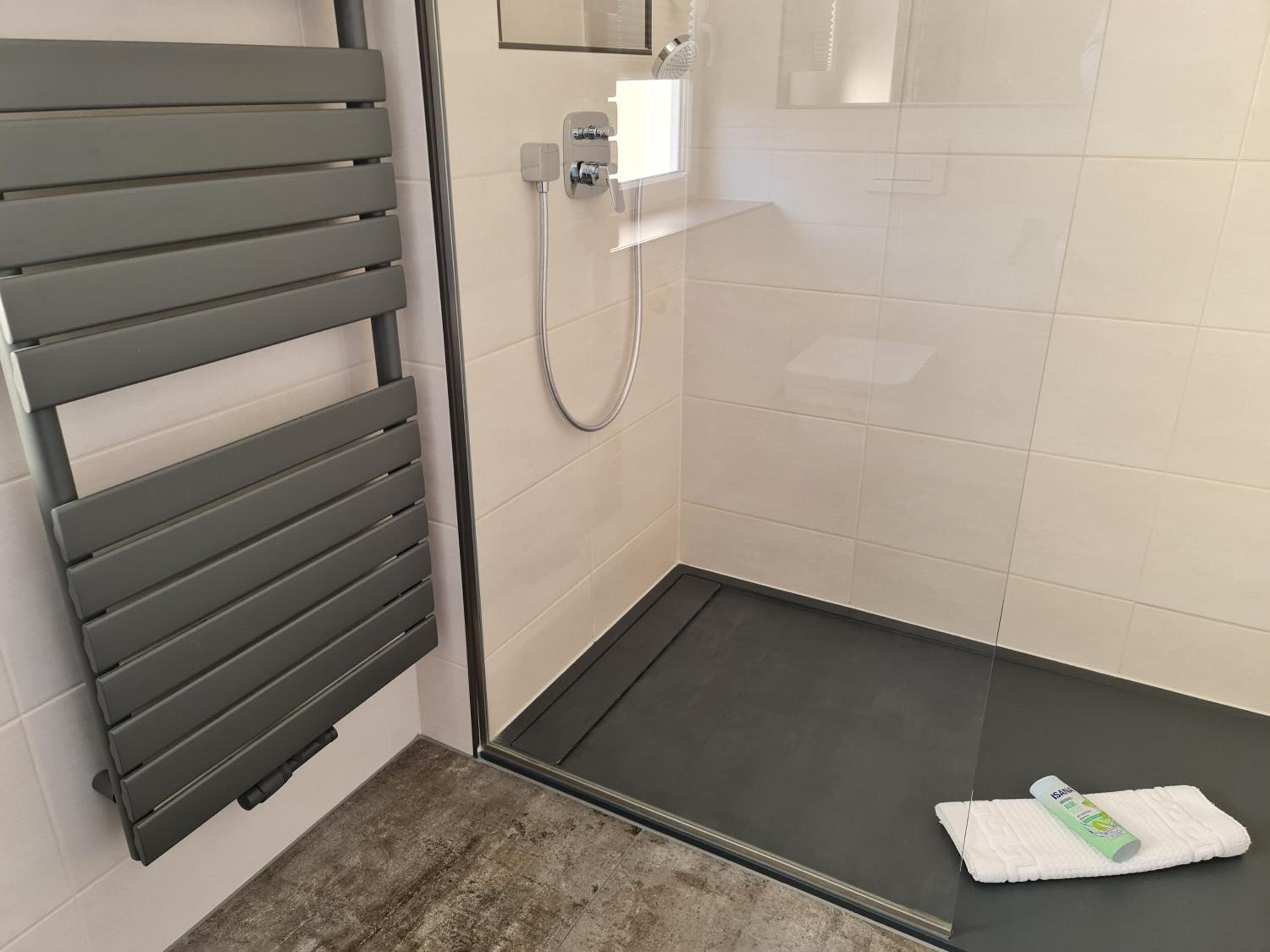 Double Room with Private Bathroom - Photo 2