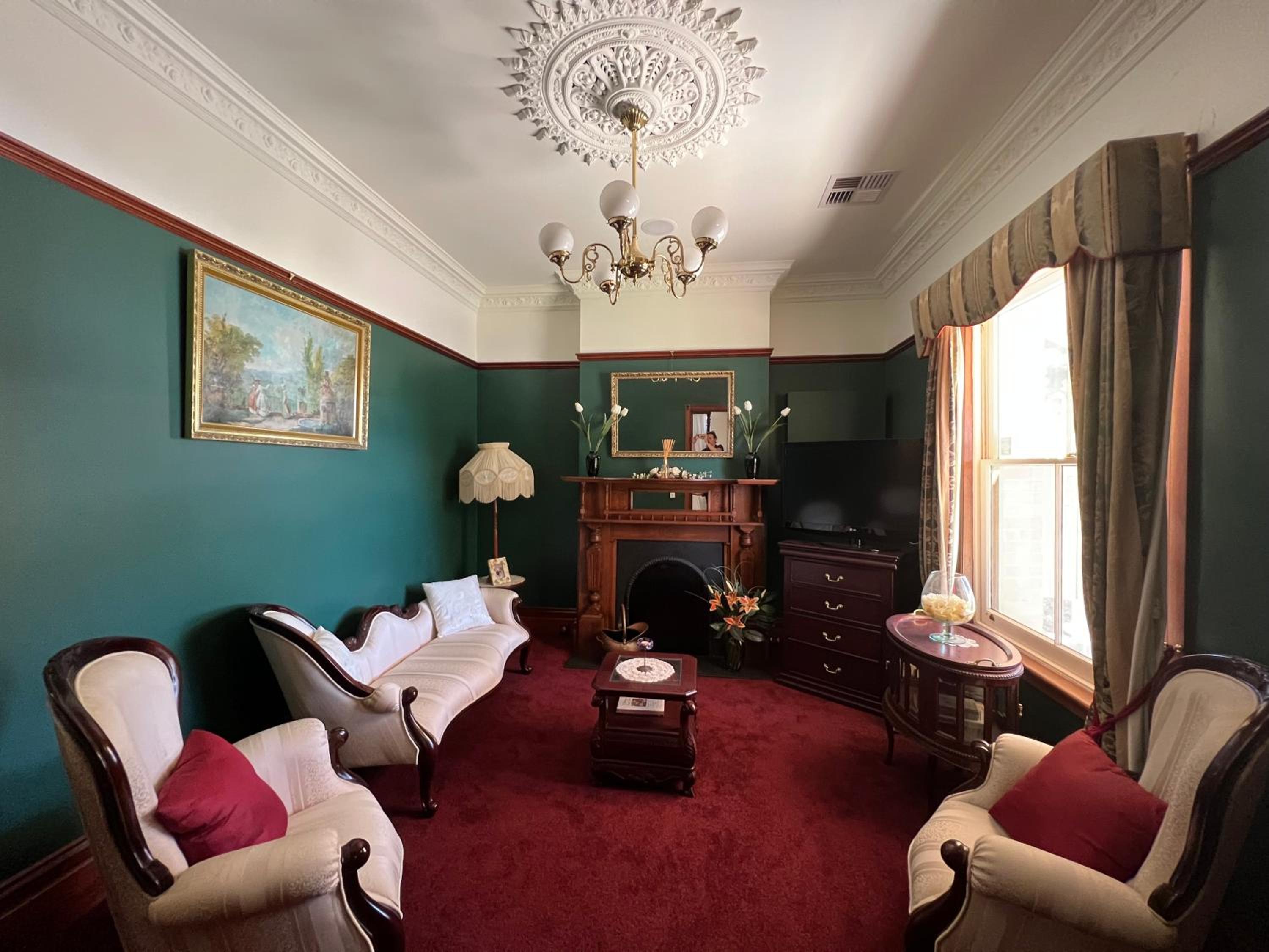 Queen Room with Spa Bath photo 3