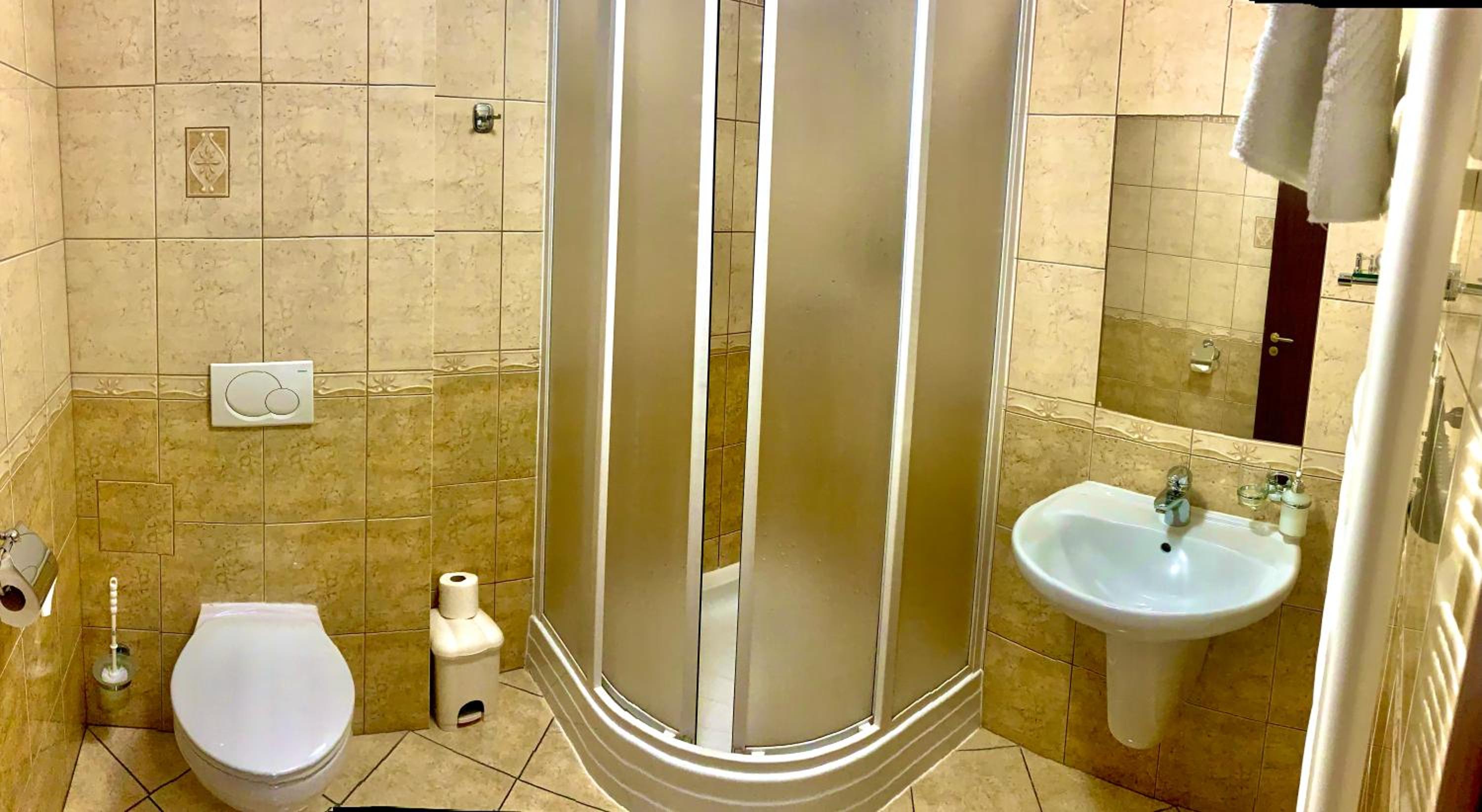 Twin Room with Private Bathroom photo 2