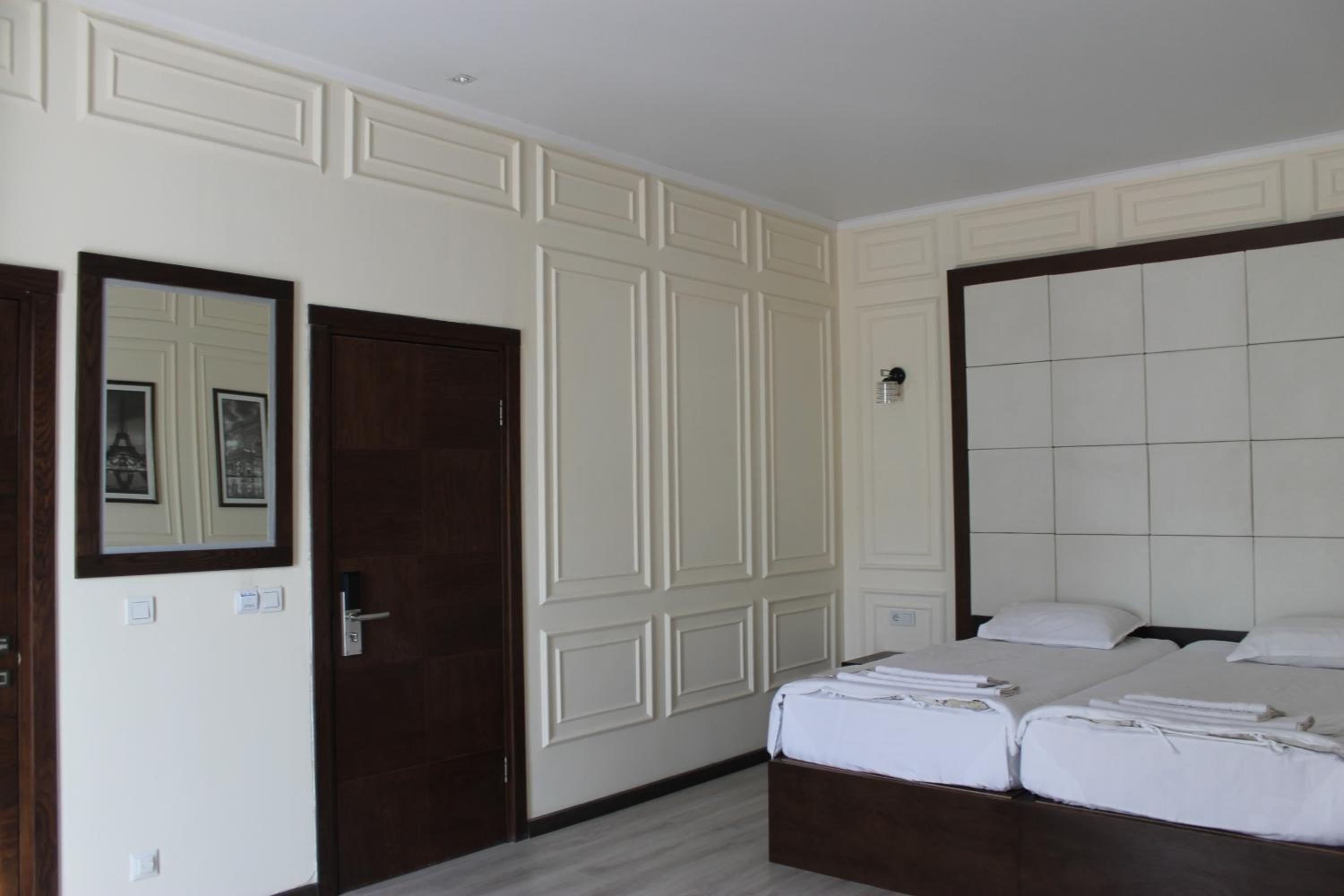 Standard Double or Twin Room photo 2