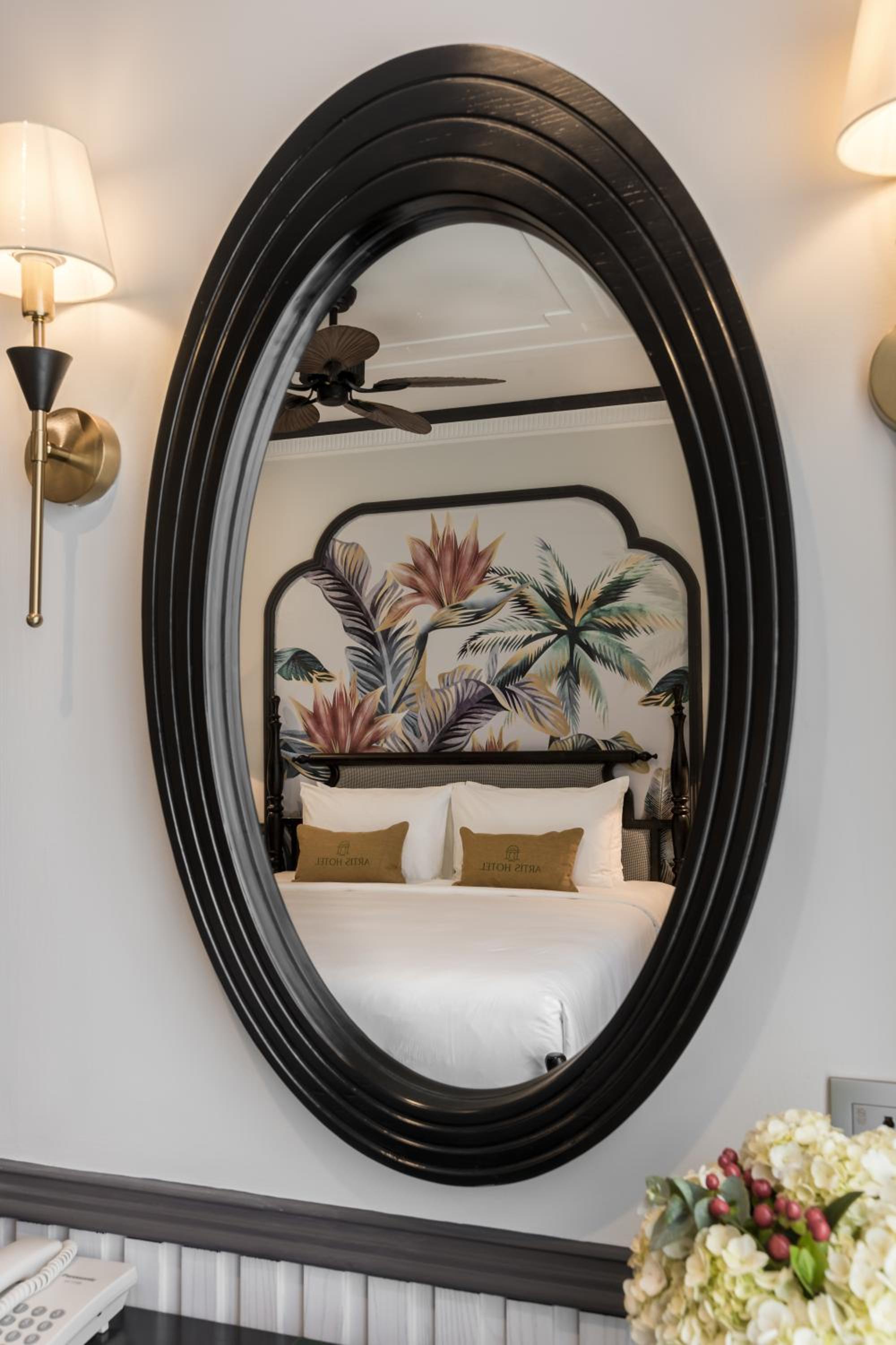 Deluxe Double Room with Balcony - Photo 9