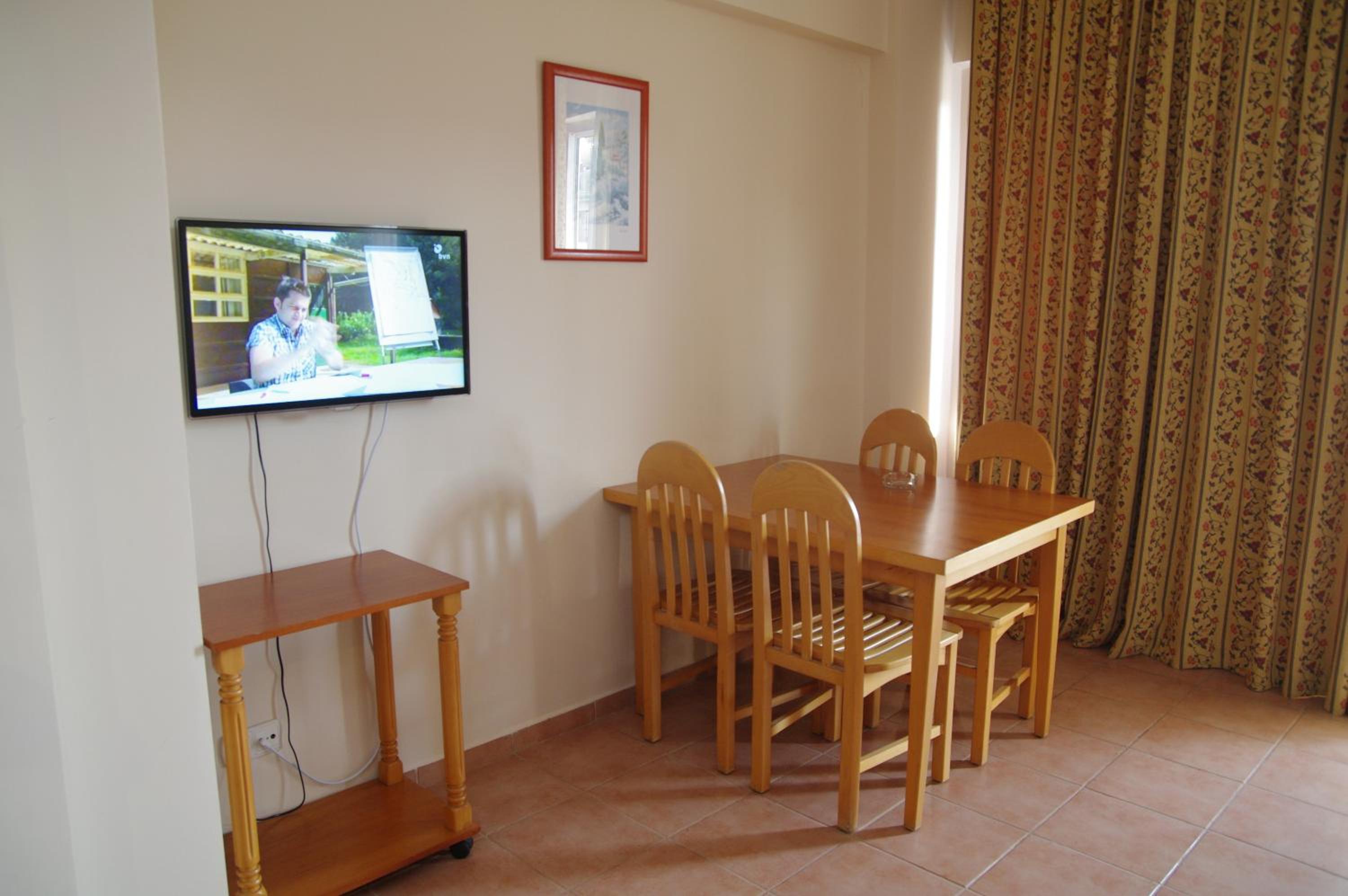 One-Bedroom Apartment (3 Adults) photo 3