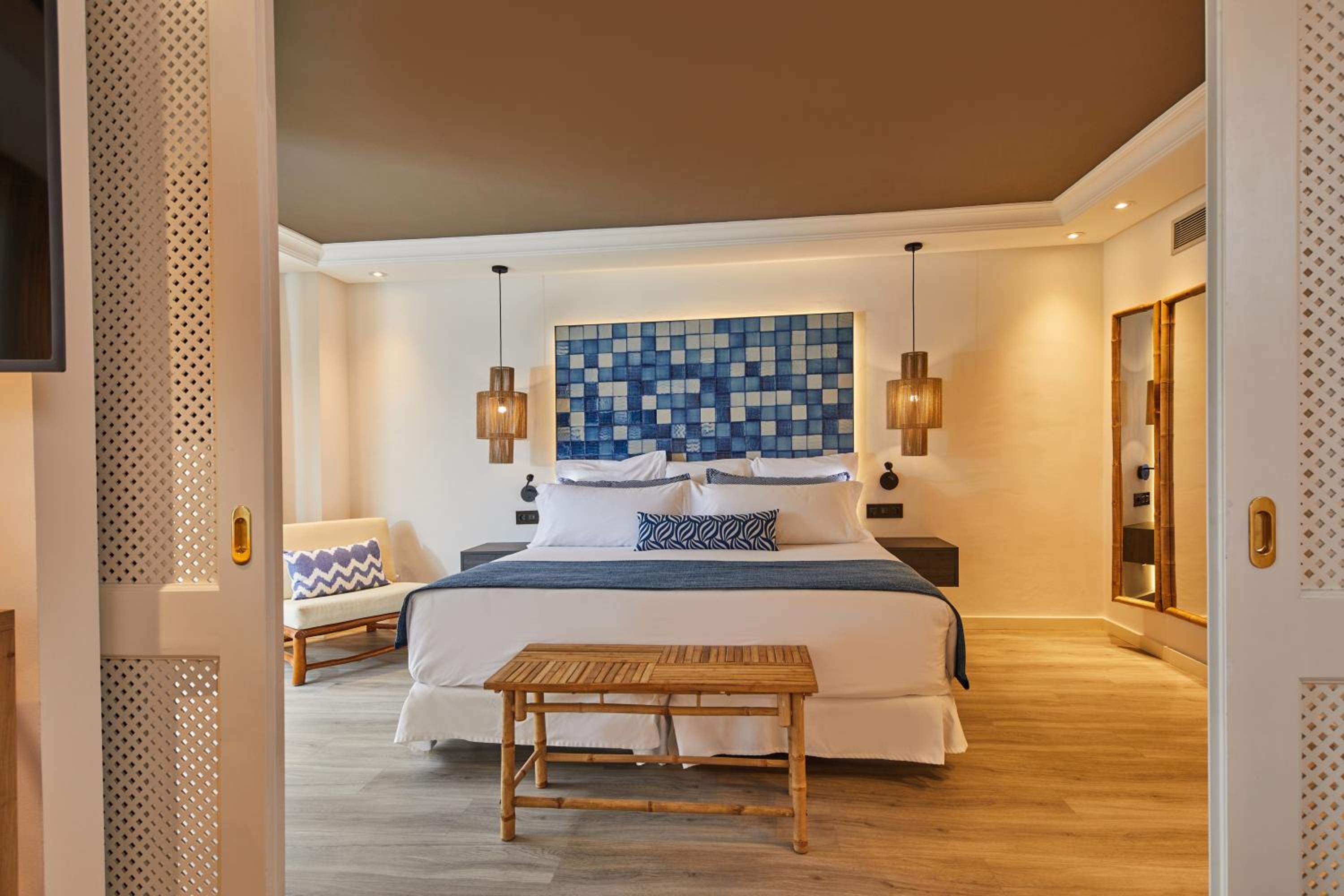 Preferred Club Suite - Photo 2