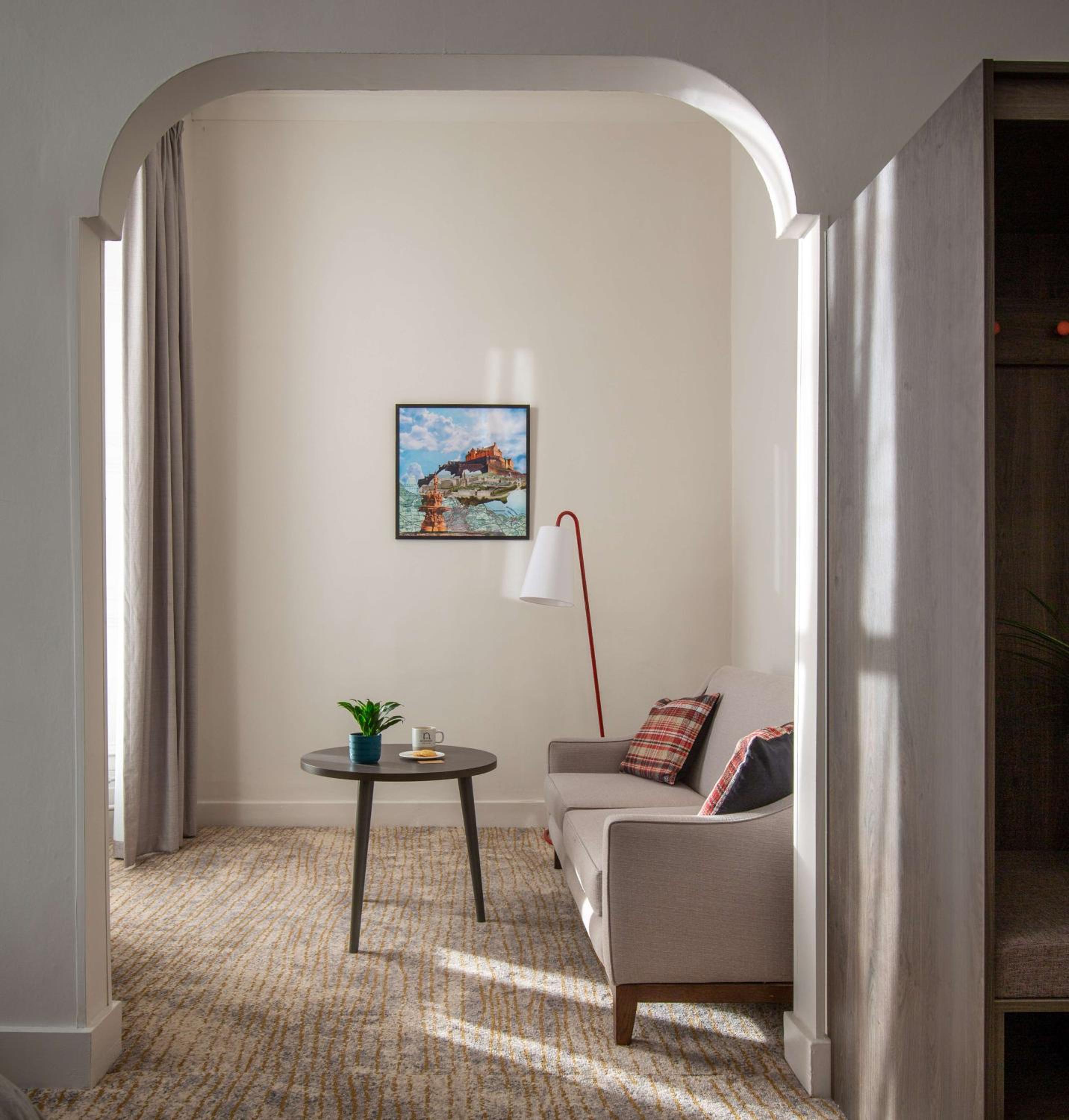 Superior Double Room thumbnail 6