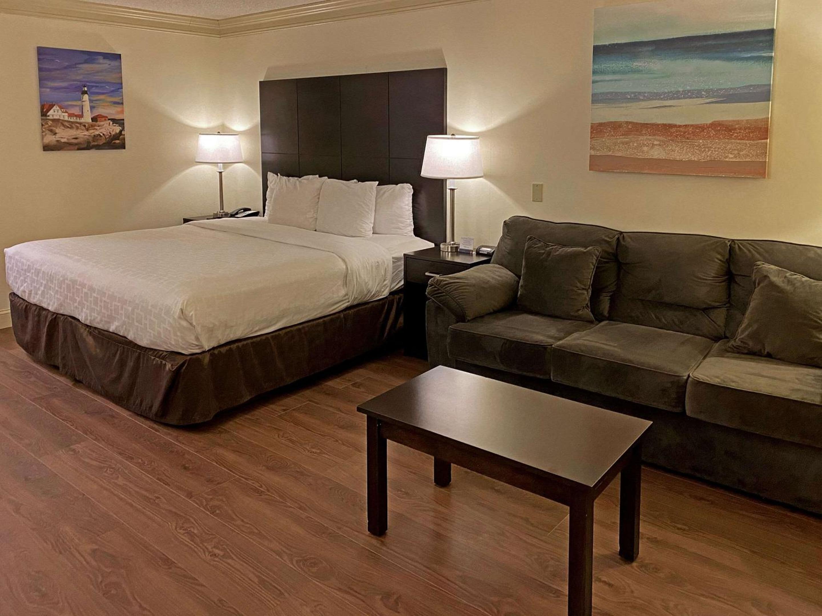 Executive King Room with Pool View - Non-Smoking photo 3
