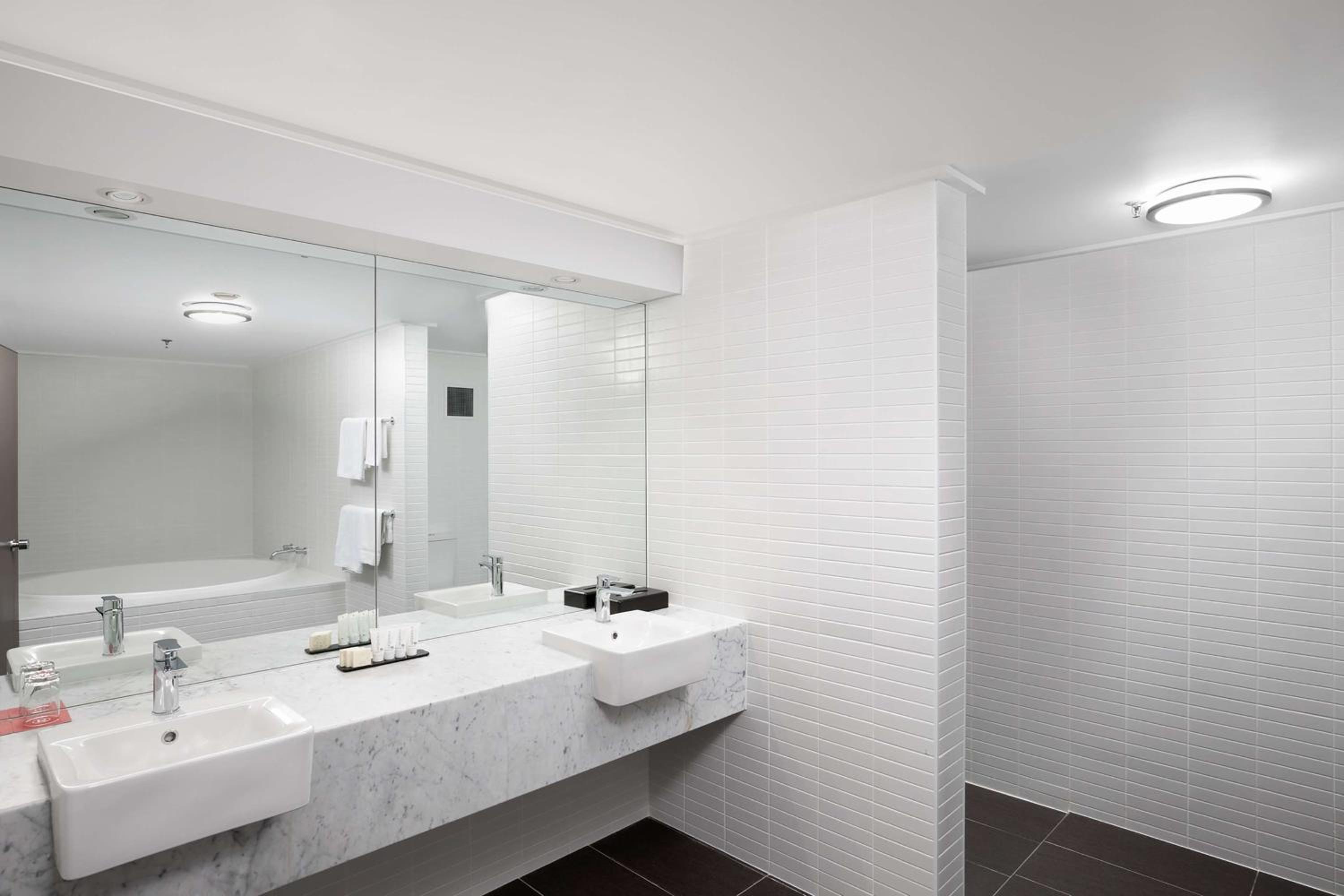 Executive King Suite - Photo 2