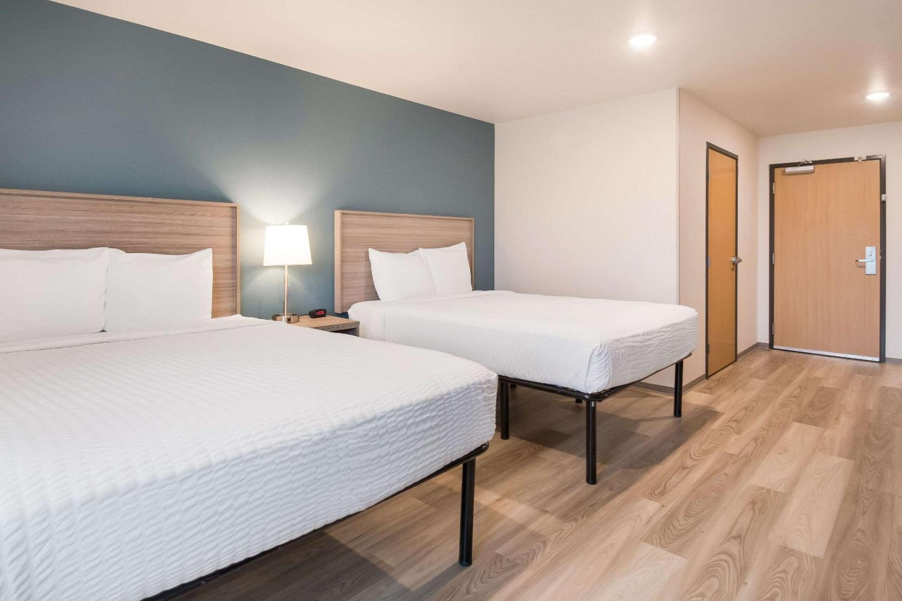 Standard Queen Room with Two Queen Beds - Non Smoking  - Photo 4