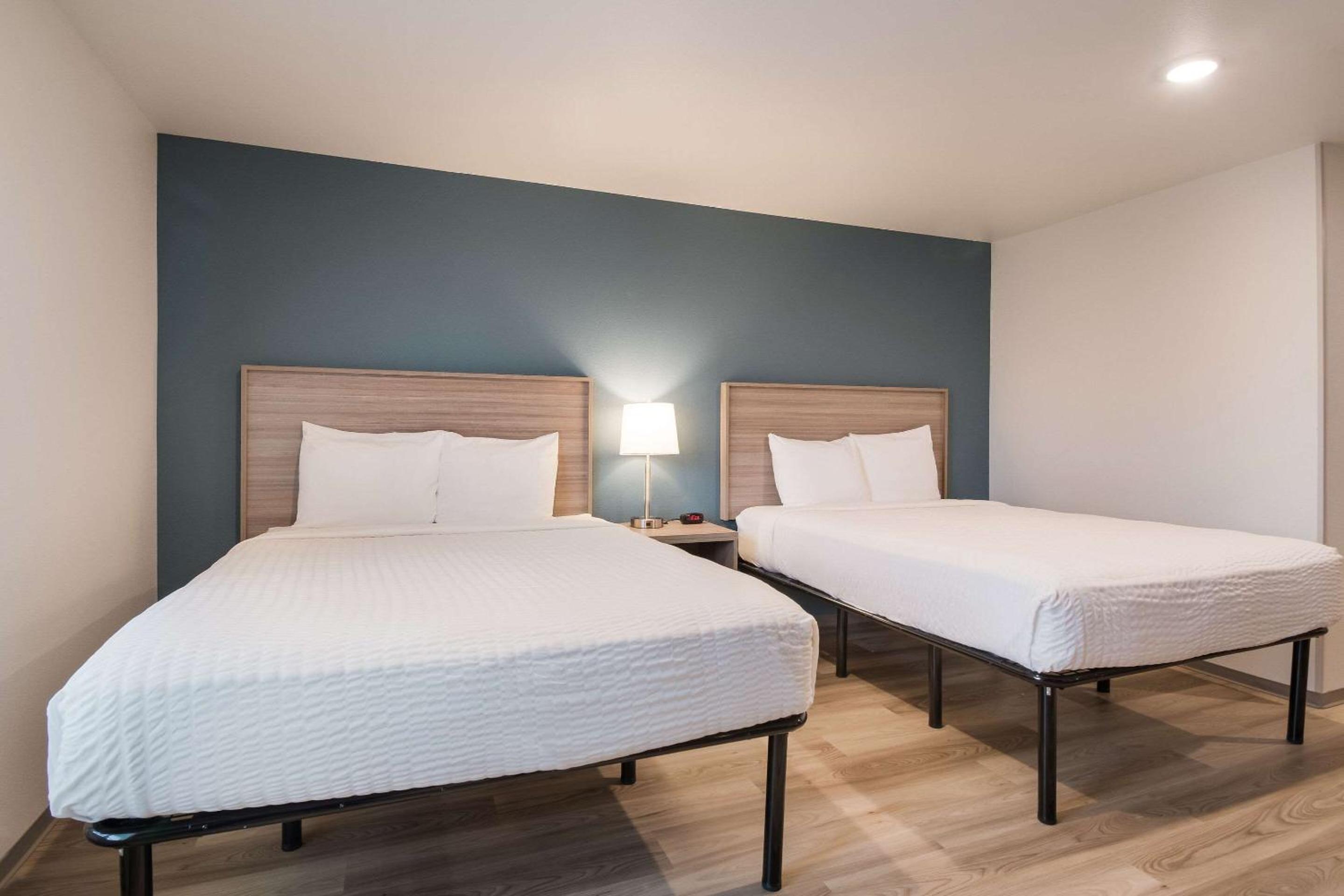 Standard Queen Room with Two Queen Beds - Non Smoking  - Photo 3