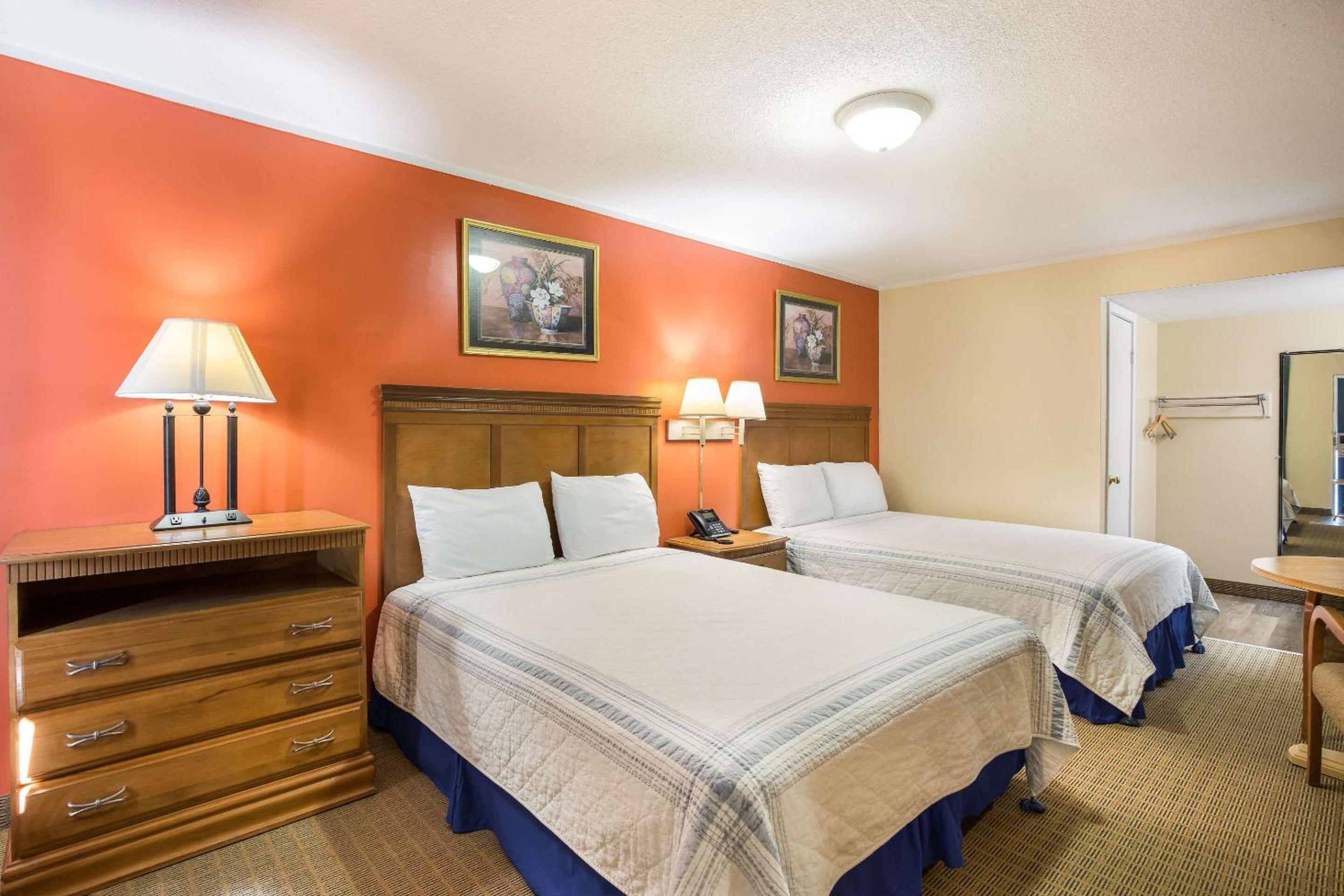 Standard Double Room with Two Double Beds - Smoking/Ground Floor - Photo 1
