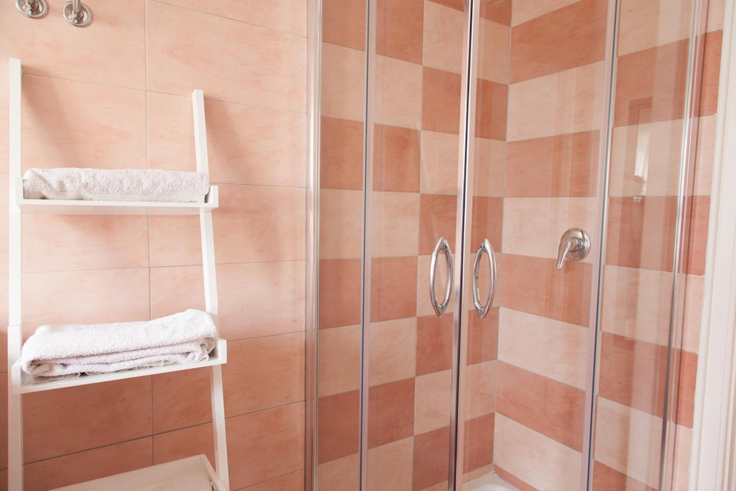 Triple Room with Private Bathroom photo 2