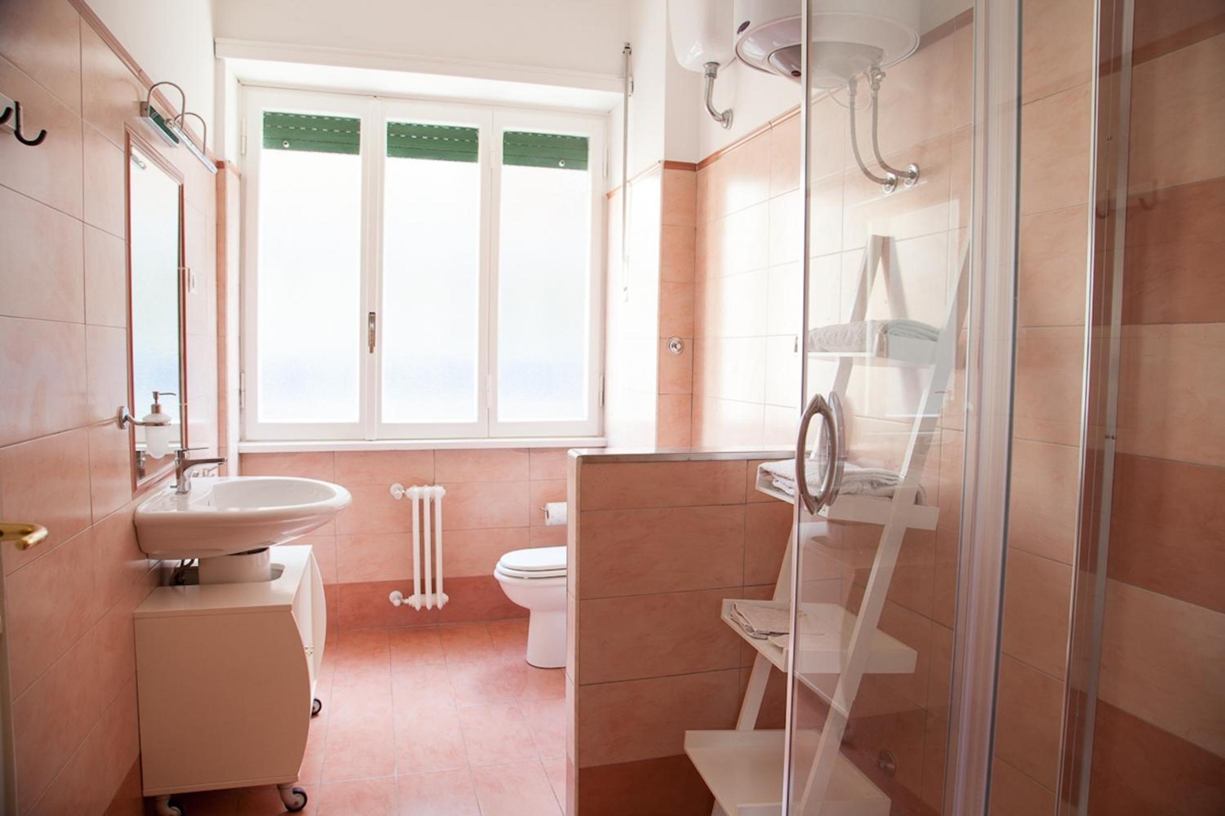 Triple Room with Private Bathroom photo 2
