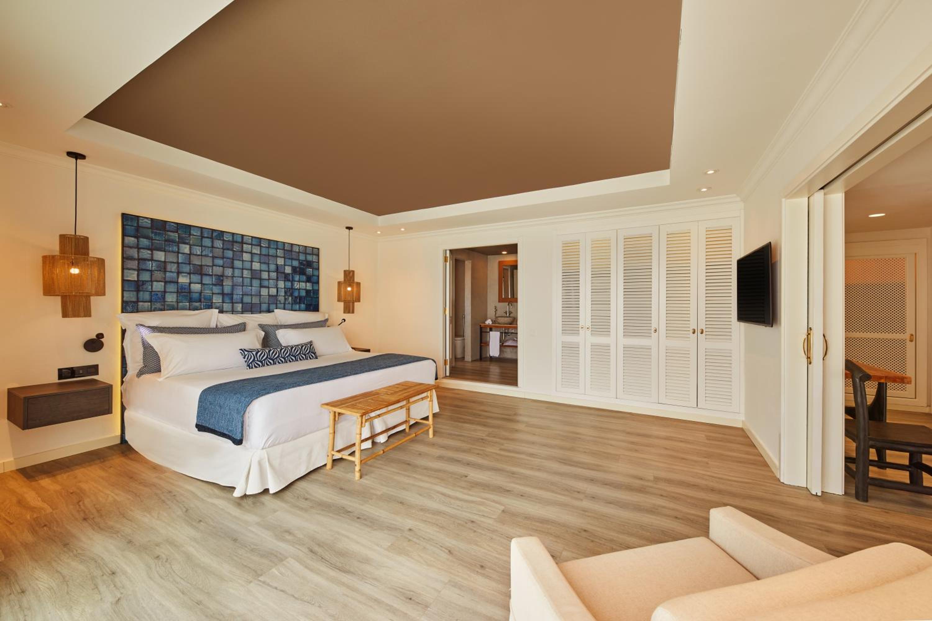 Preferred Club Suite with Ocean View - Photo 2