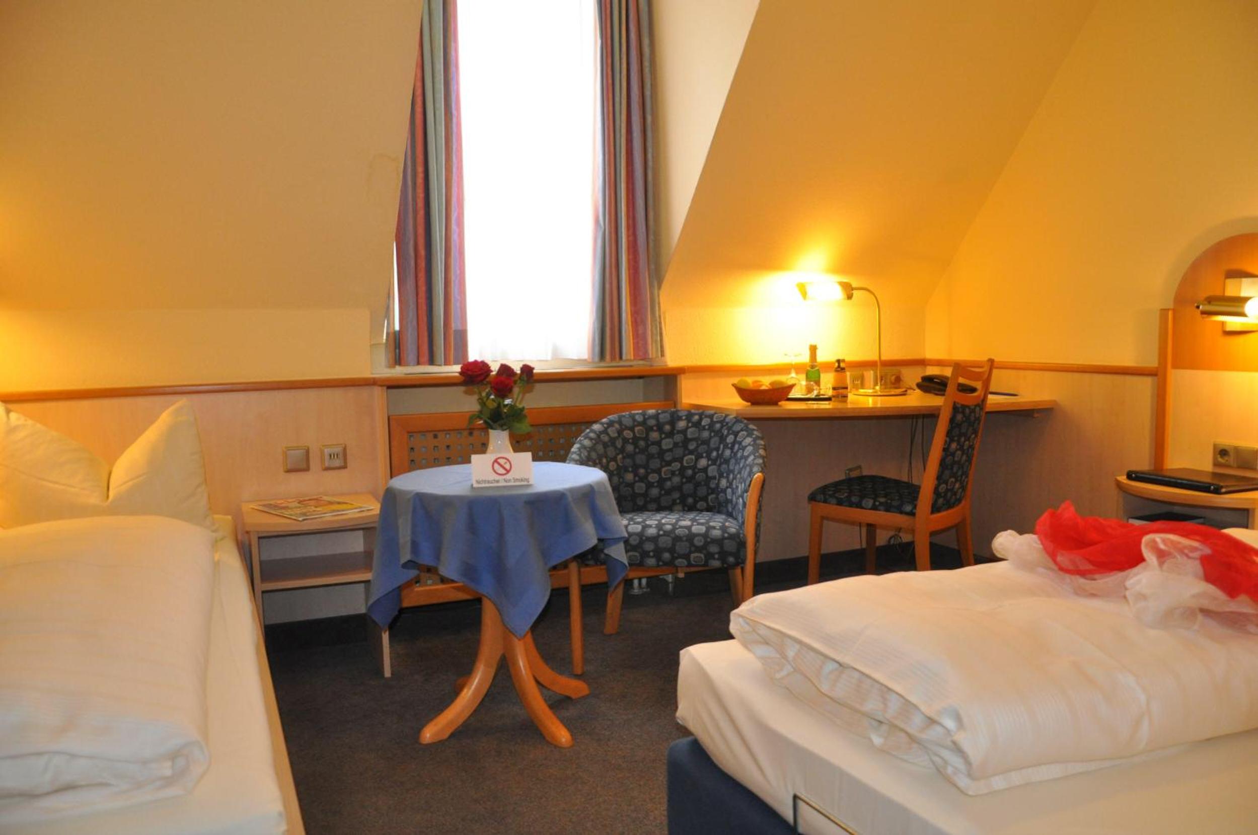 Twin Room - Photo 2