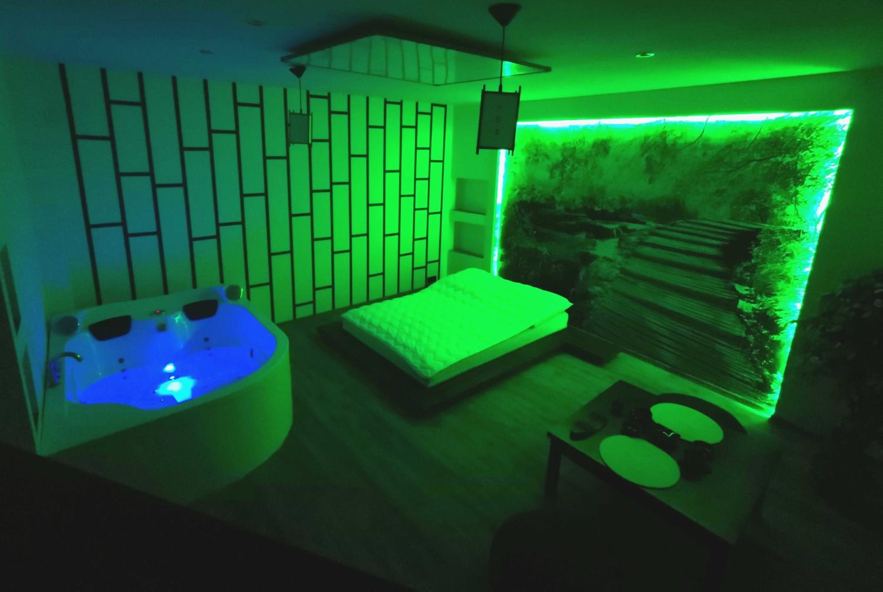 One-Bedroom Apartment - Photo 1