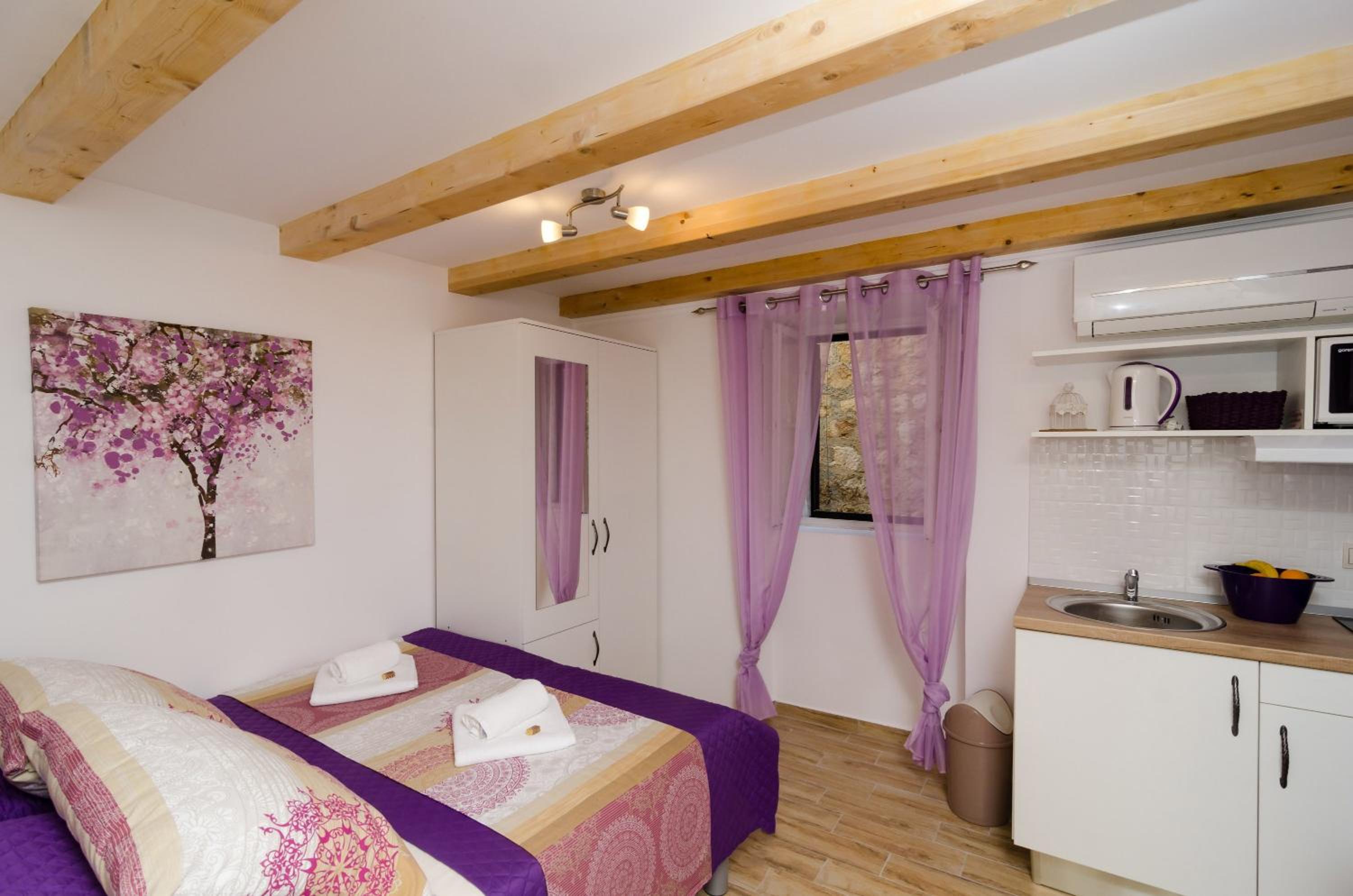 Studio Apartment (Ground floor)