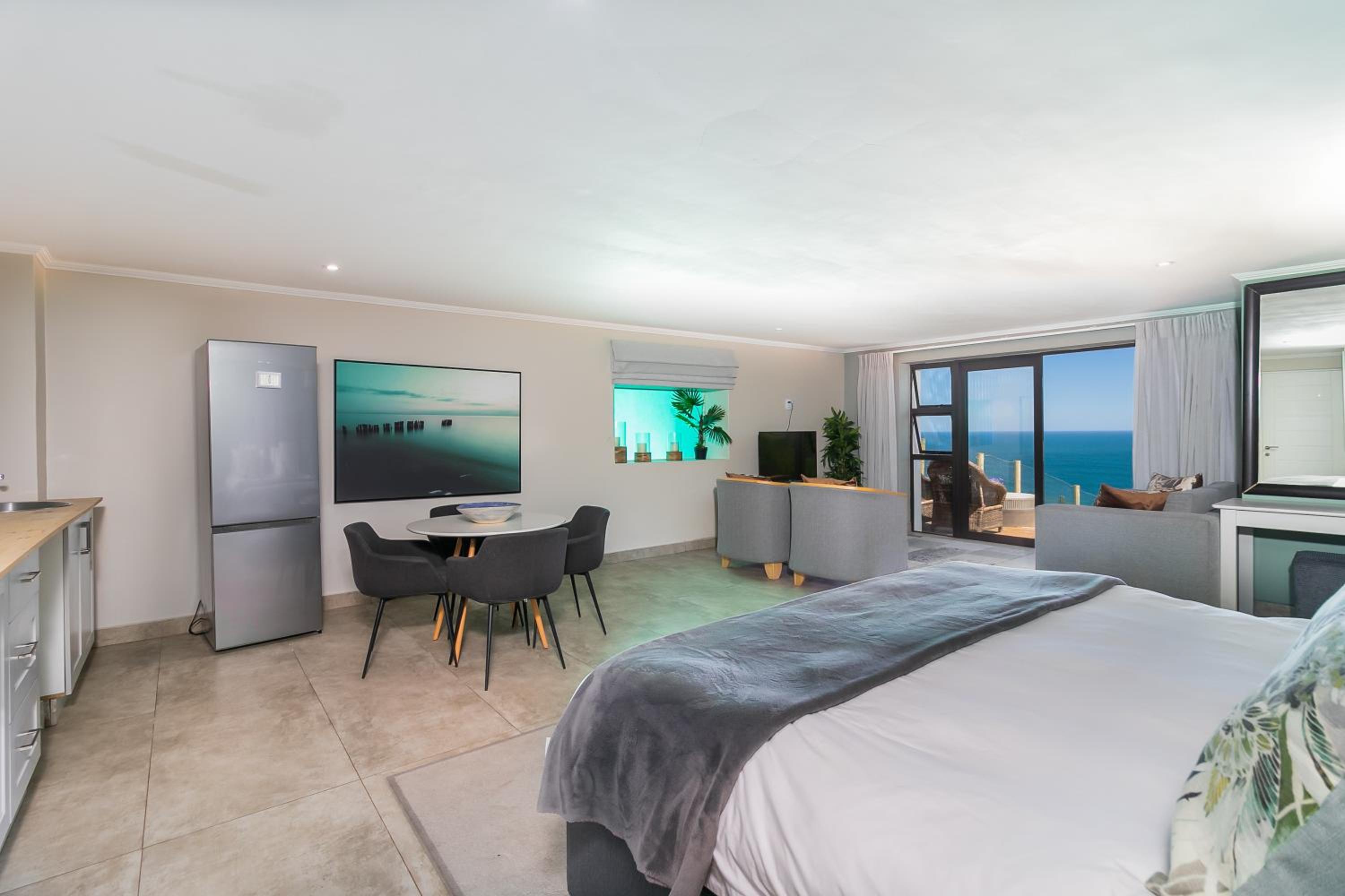 Deluxe Suite with Sea View - Photo 1