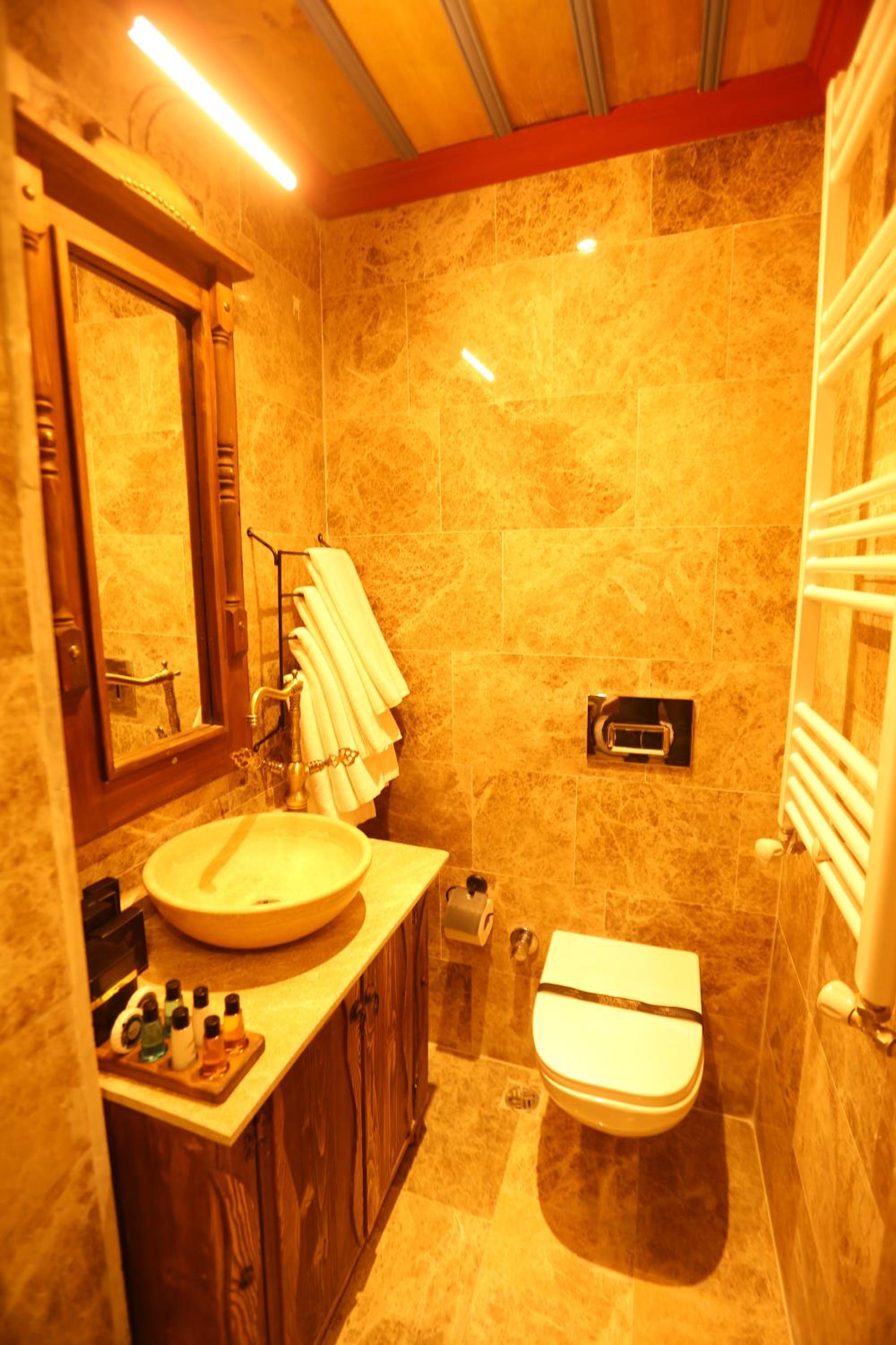 Standard Double Room - Photo 8