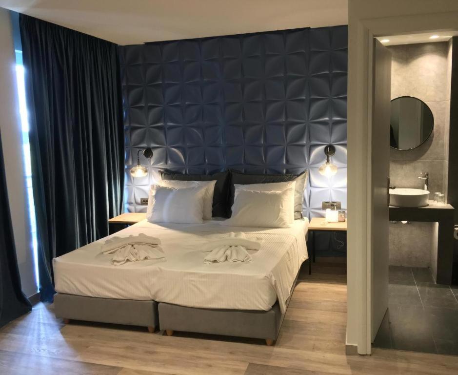 Deluxe Room with City View photo 2