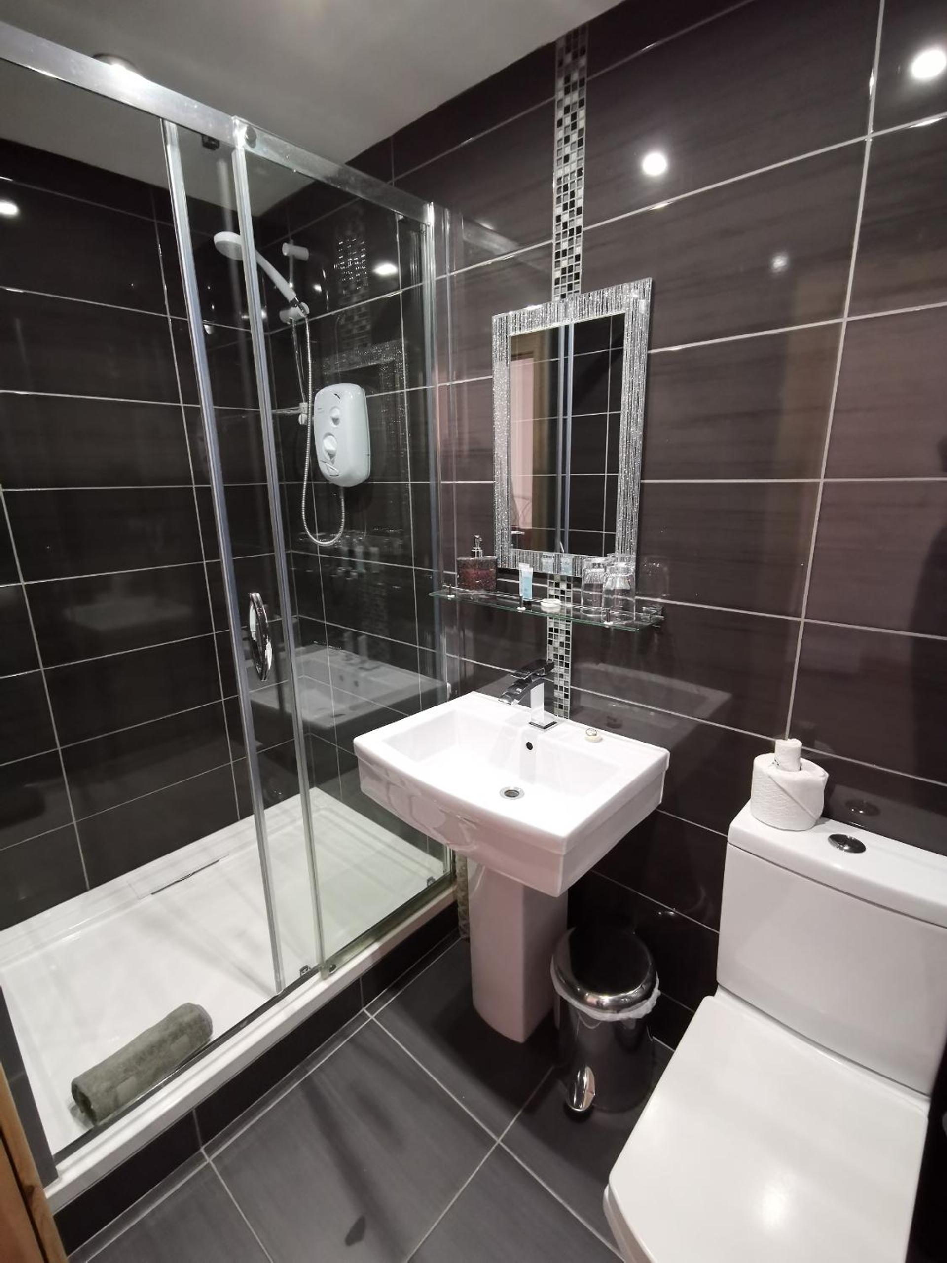 Double Room with Private Bathroom - Photo 2