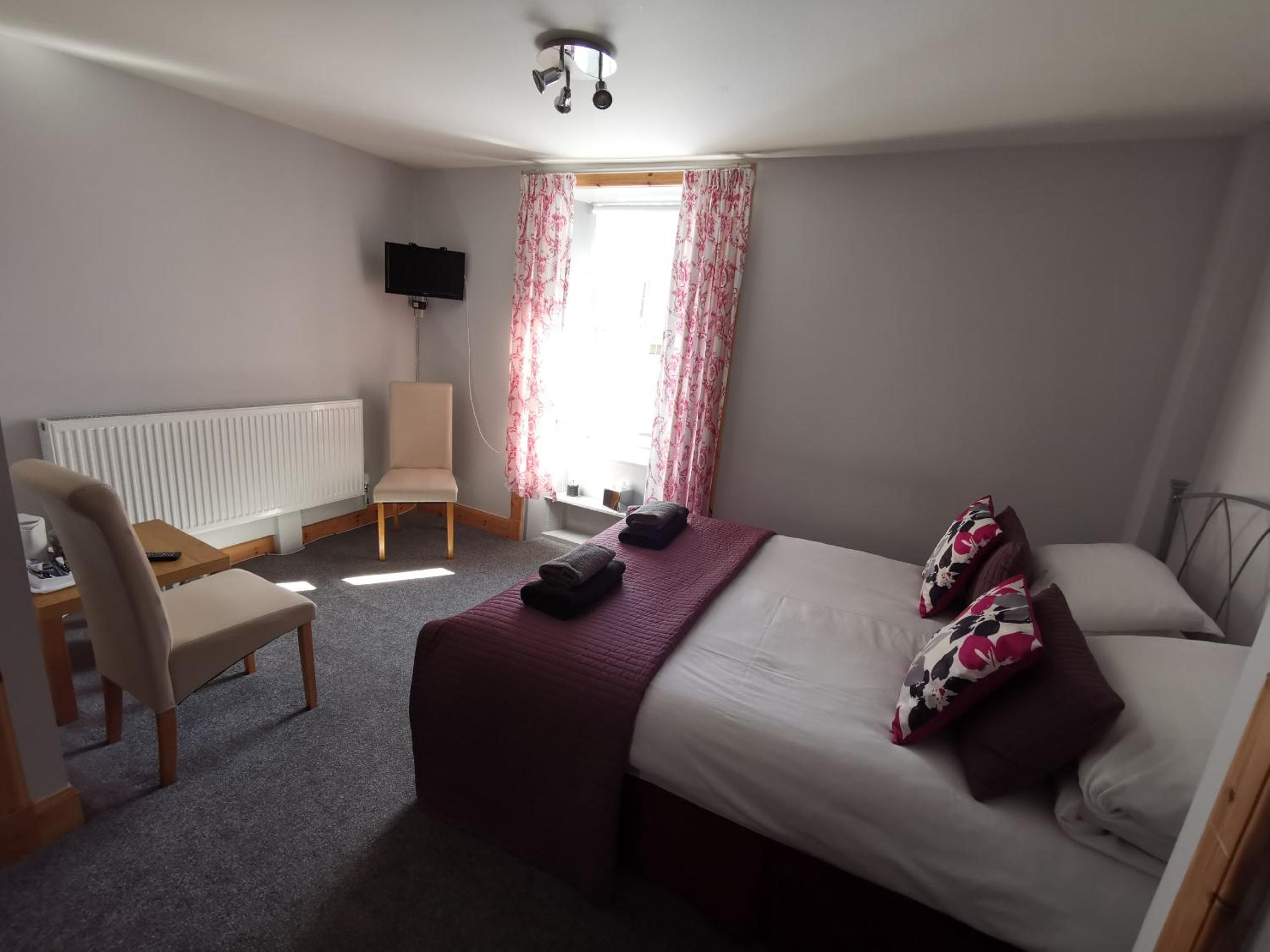 Double Room with Private Bathroom - Photo 3