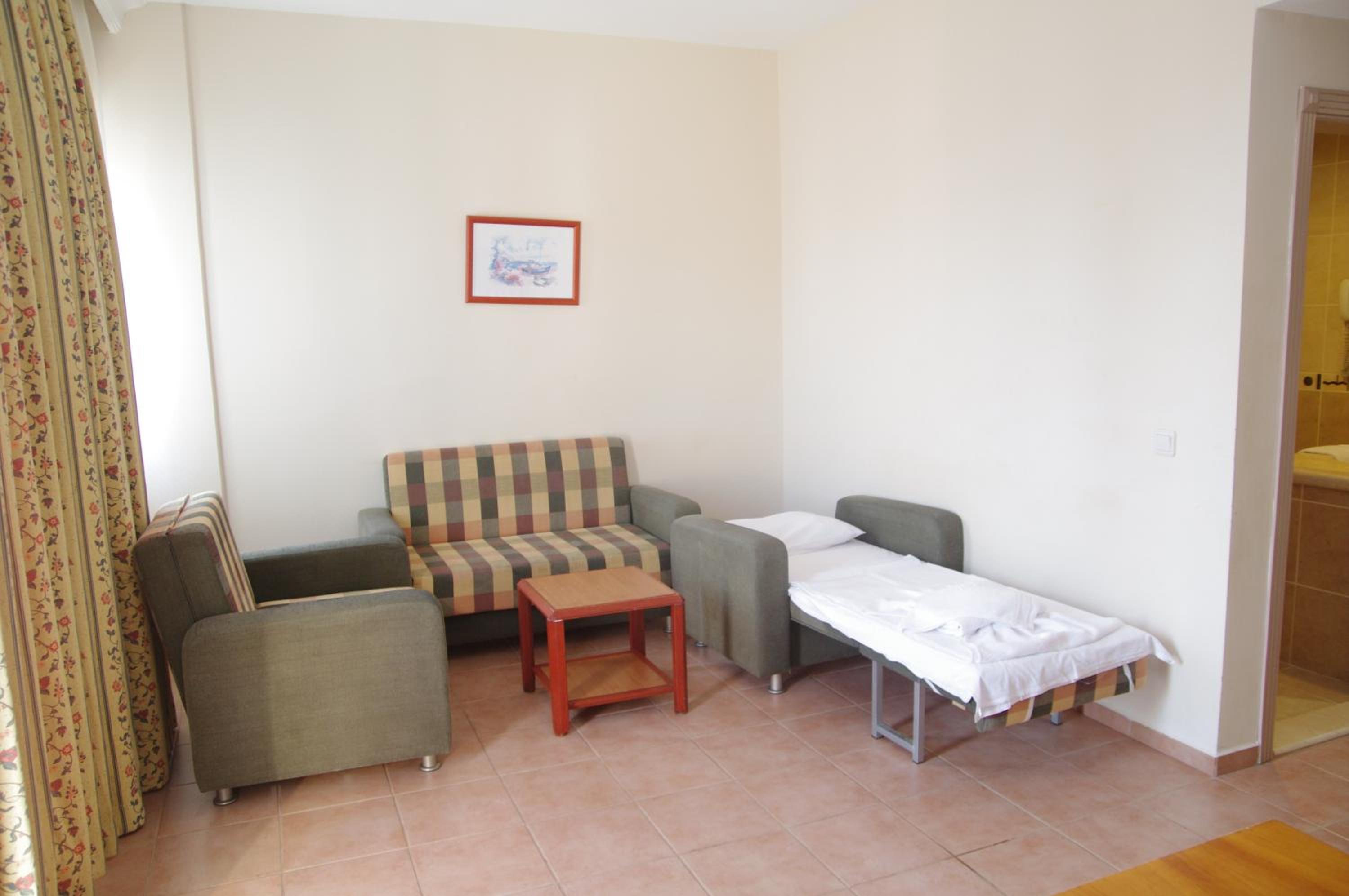 One-Bedroom Apartment (4 Adults) photo 3