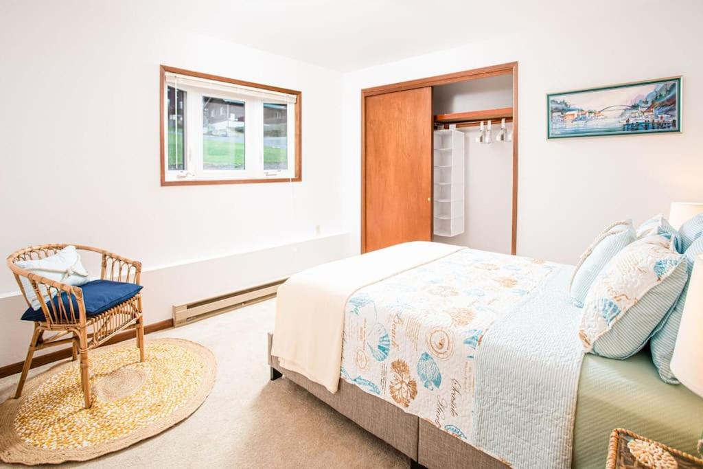 Three-Bedroom House photo 2