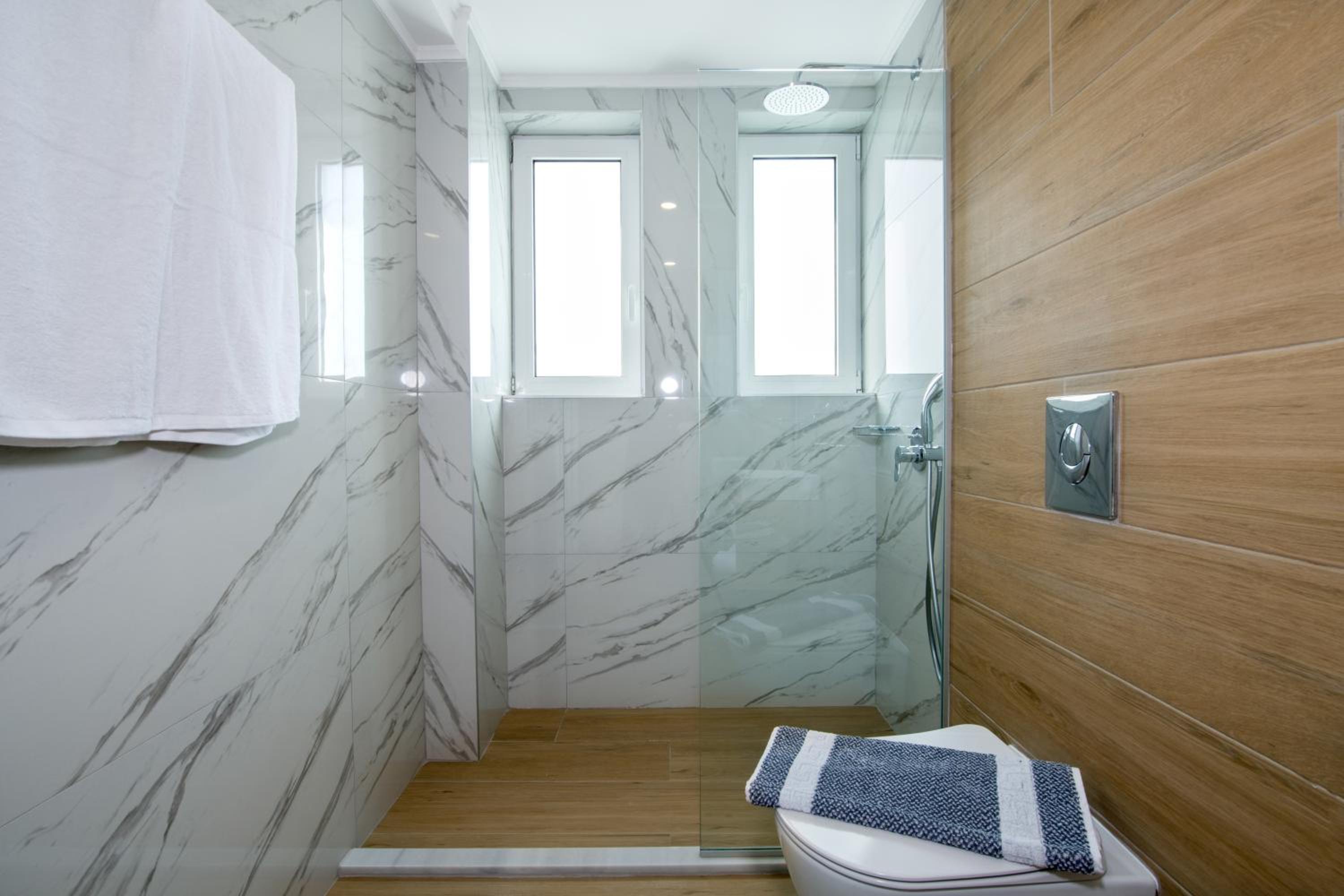 Triple Room thumbnail 6