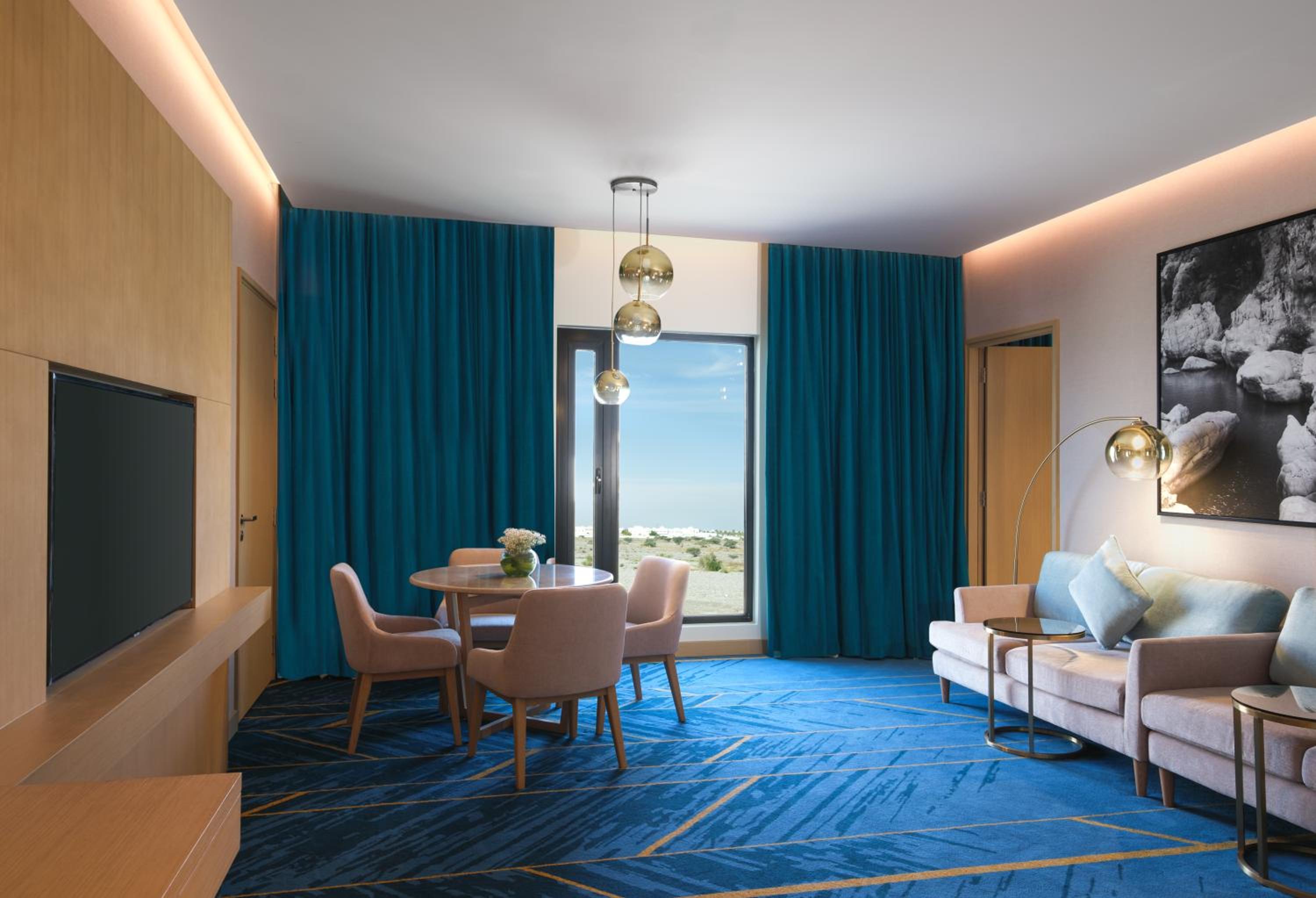 One-Bedroom Suite - Photo 3