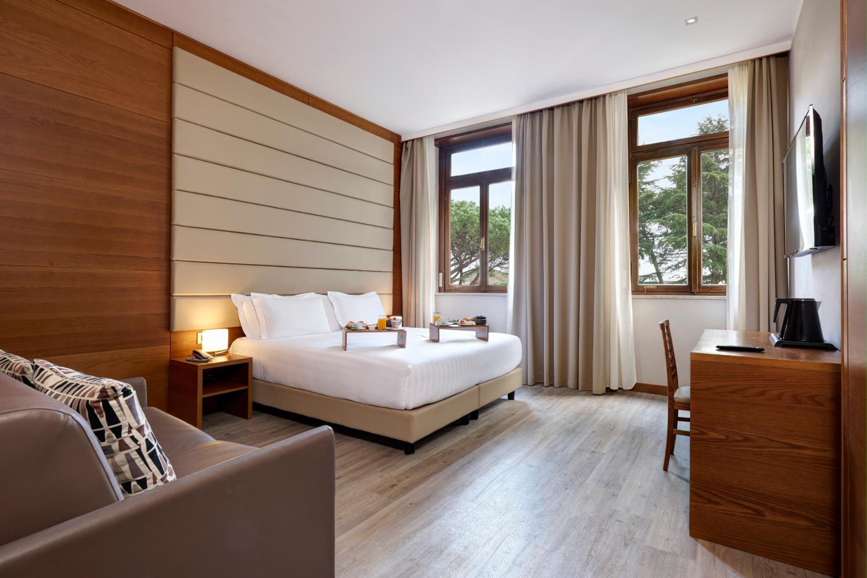 Deluxe Executive Double Or Twin Room (2 Adults + 1 Child)