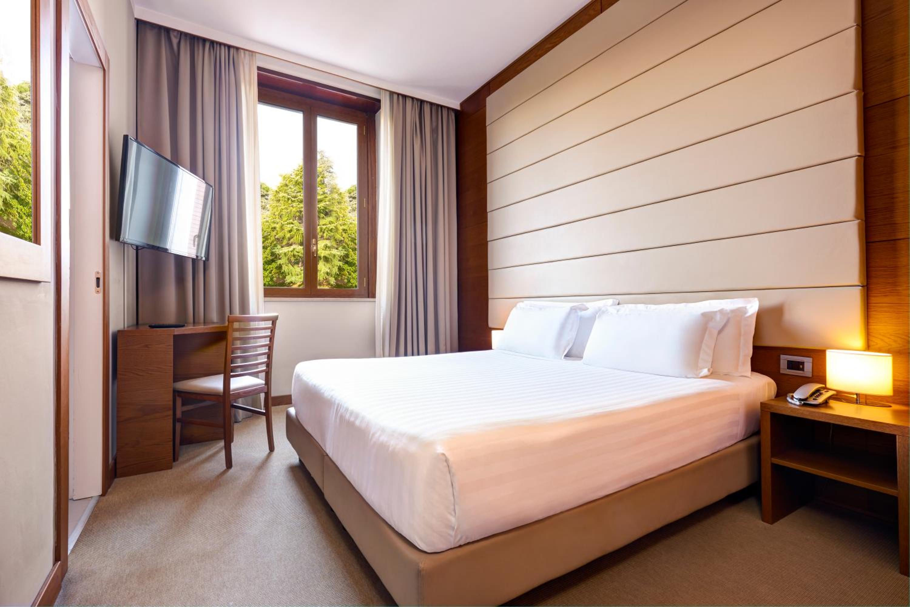Superior Double or Twin Room thumbnail 6