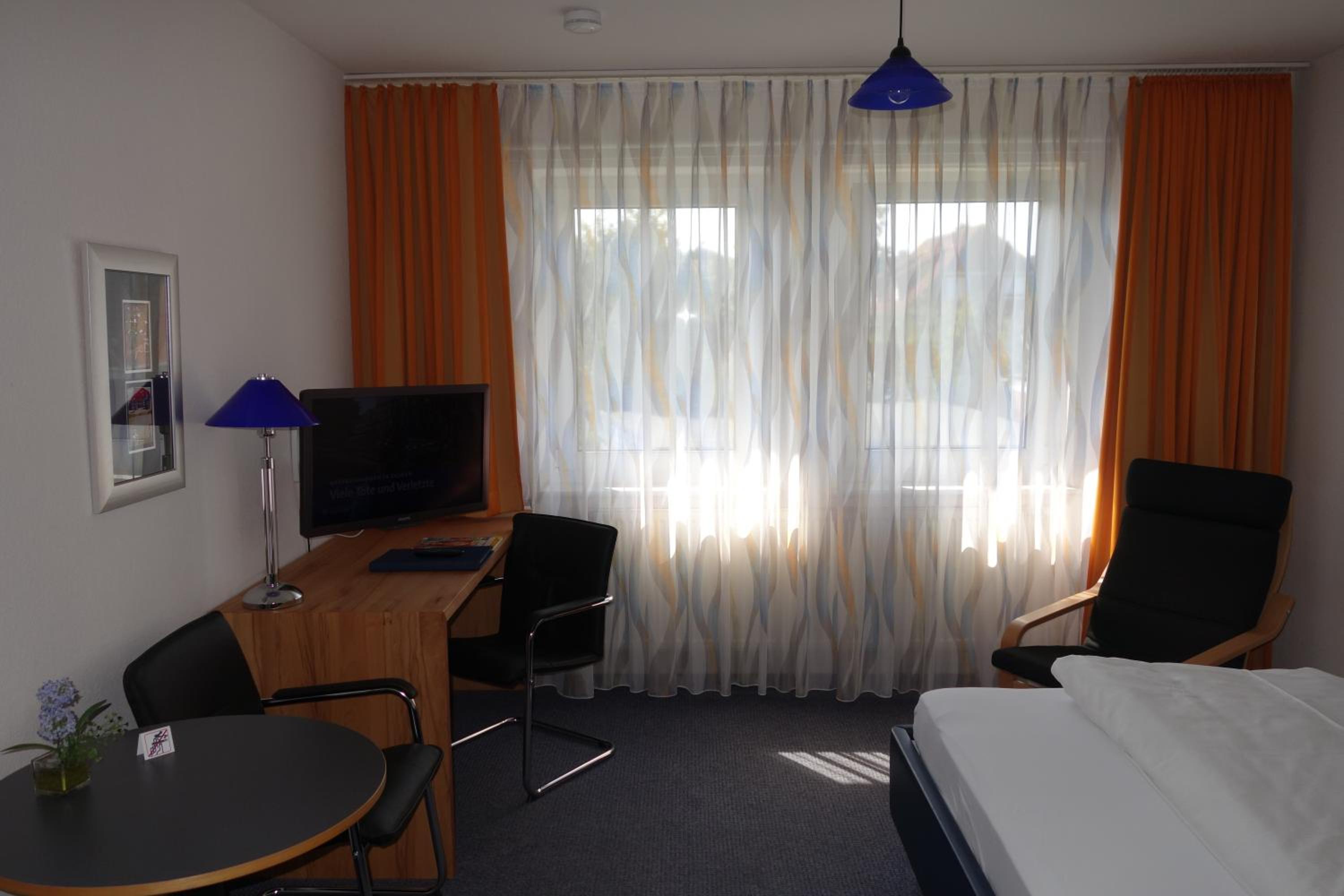 Double Room with queensize bed - Photo 1