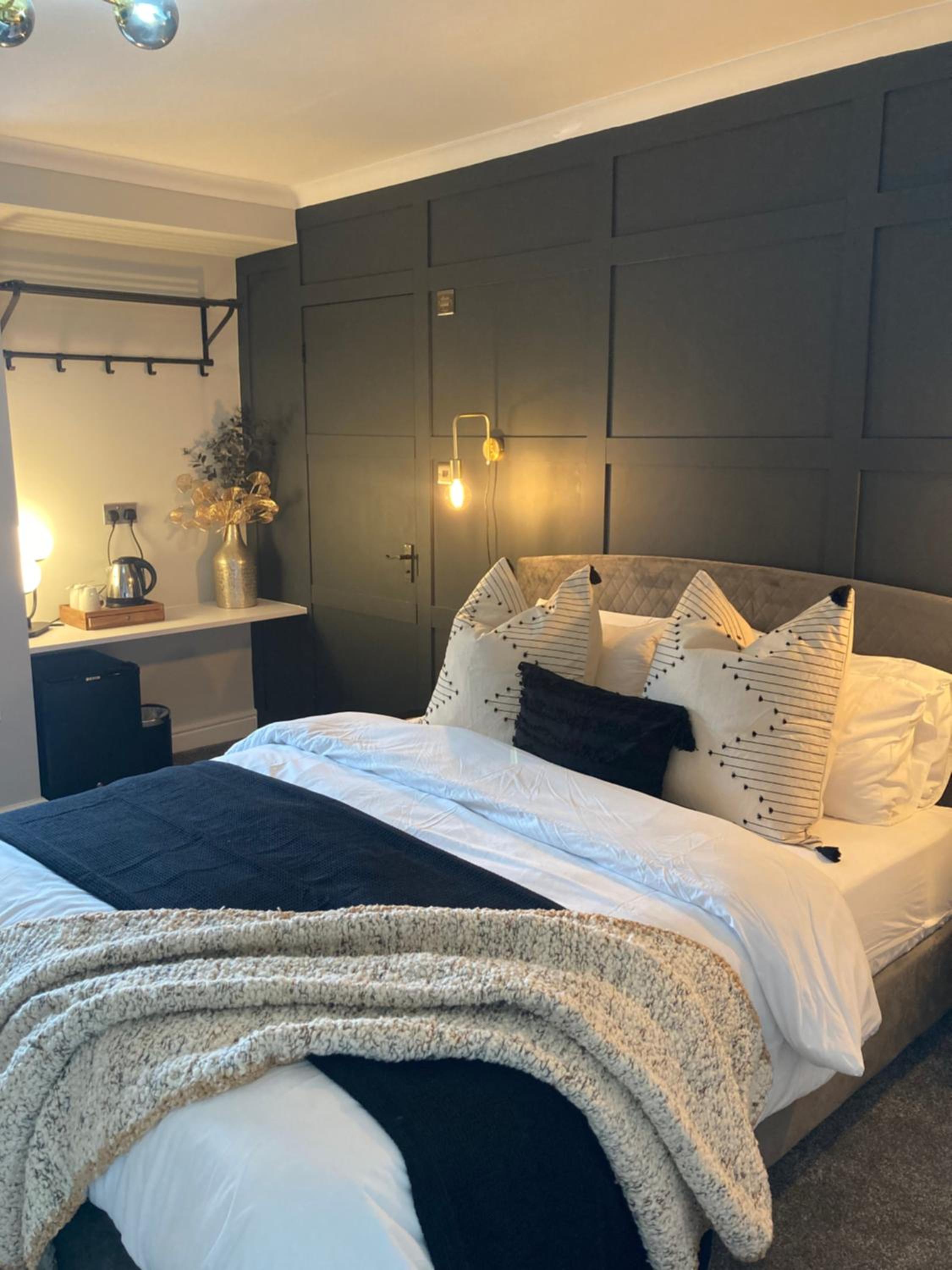 Deluxe King Room - Photo 1