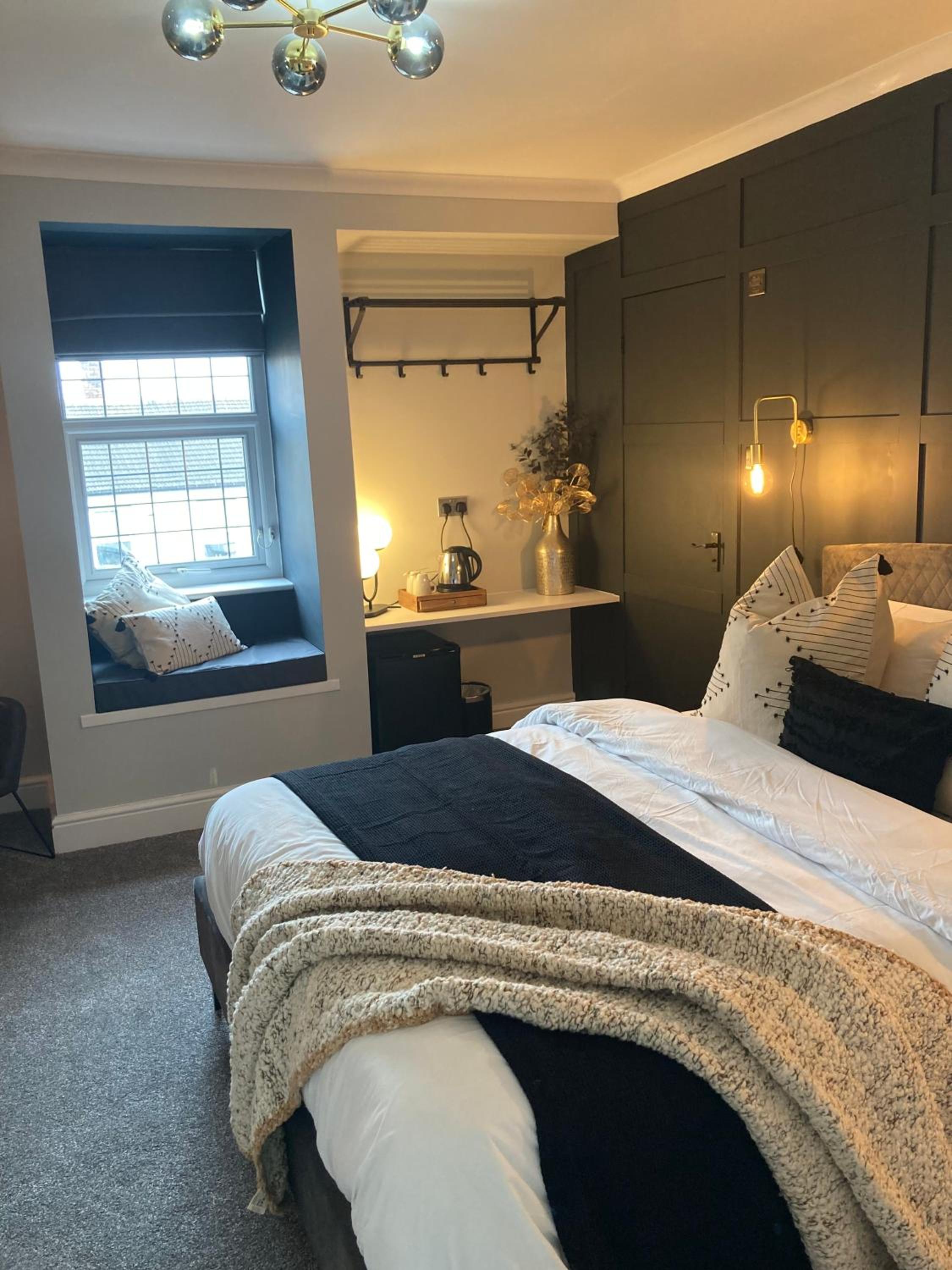 Deluxe King Room - Photo 3