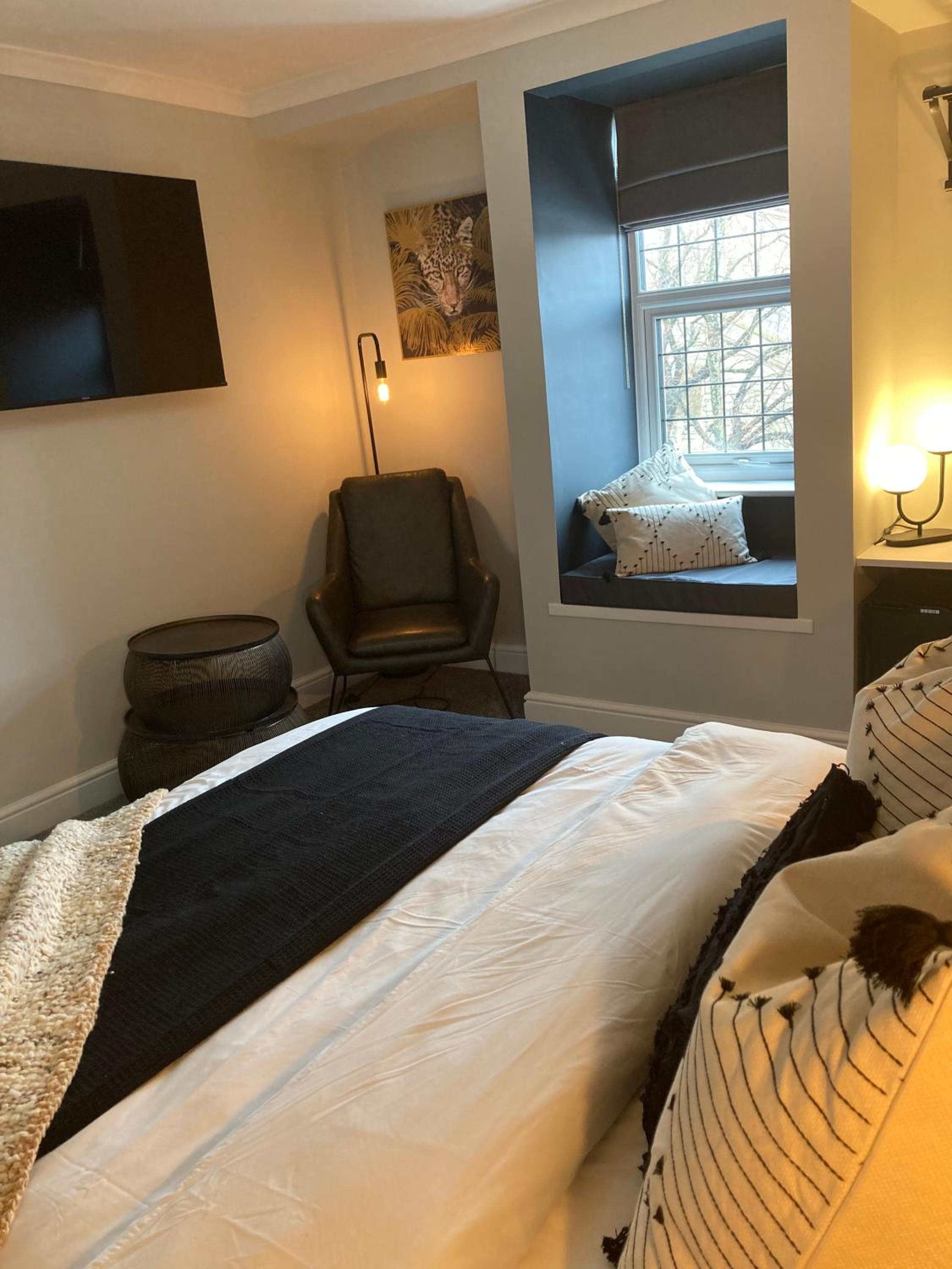 Deluxe King Room - Photo 4