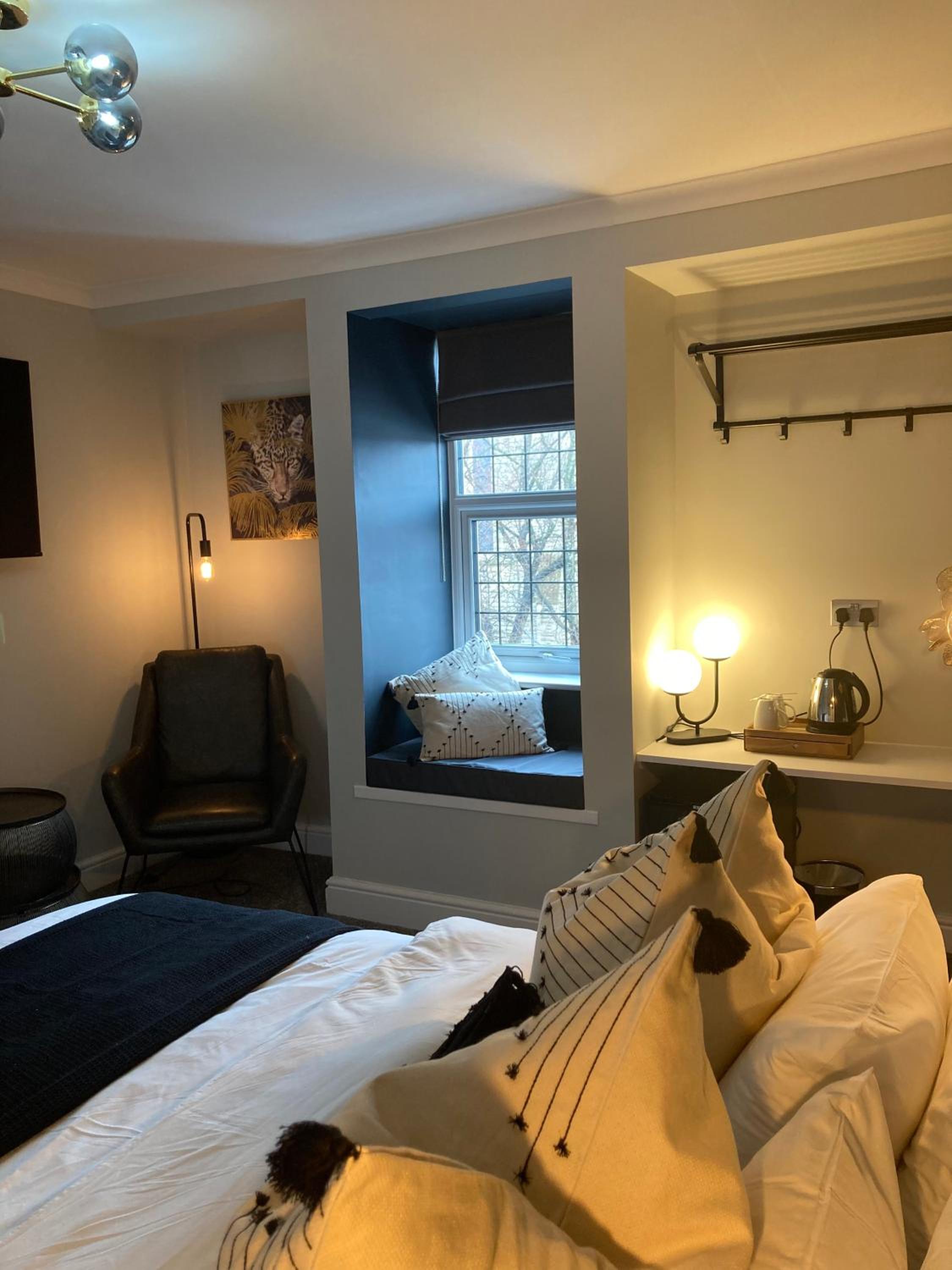 Deluxe King Room - Photo 6