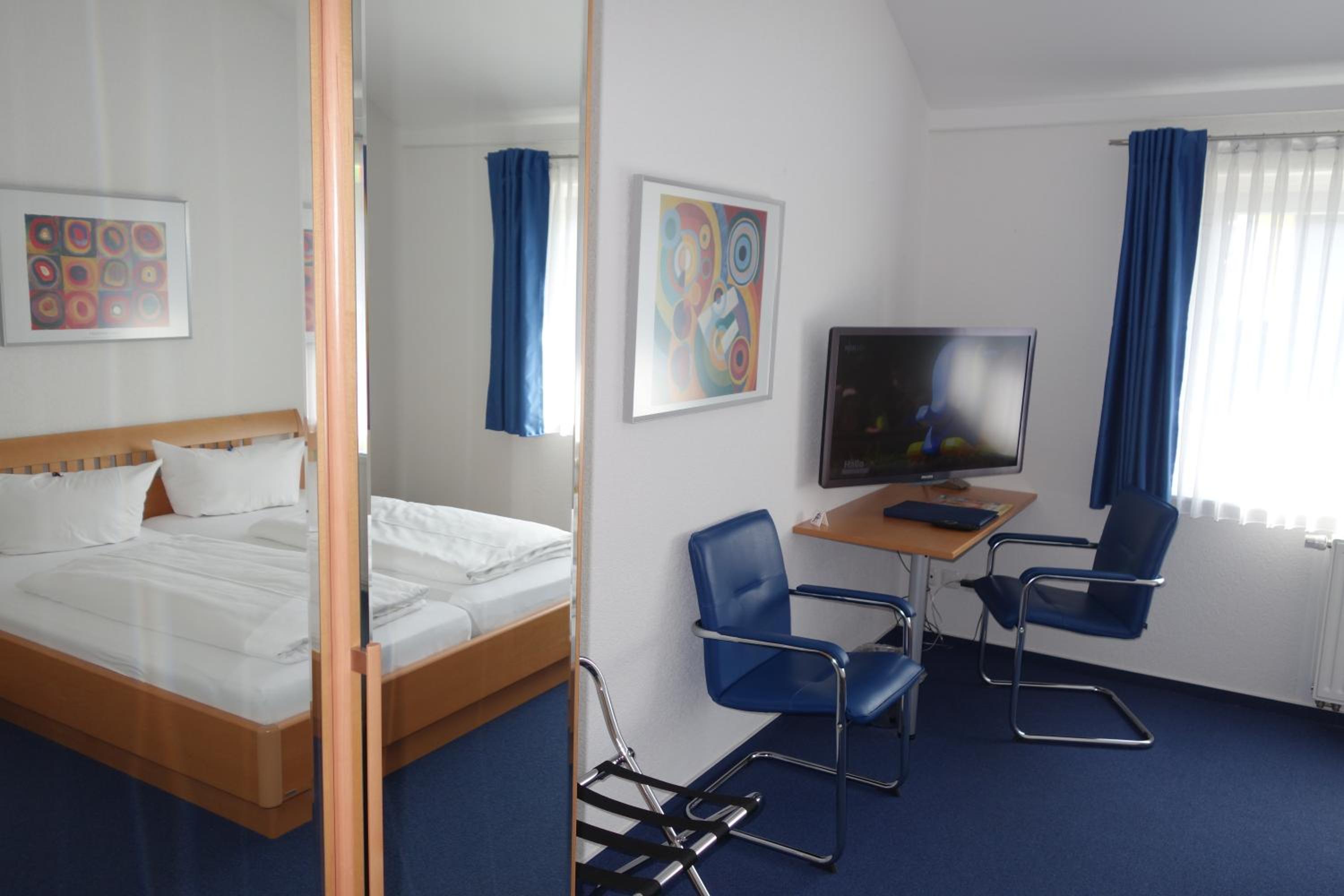 Large Double Room - Photo 2