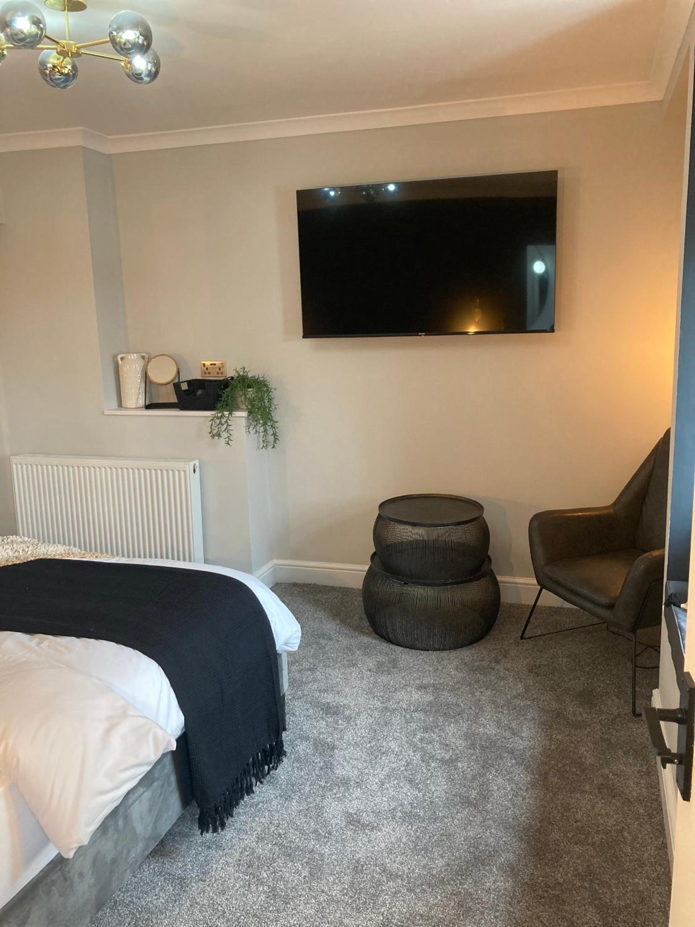 Deluxe King Room - Photo 27