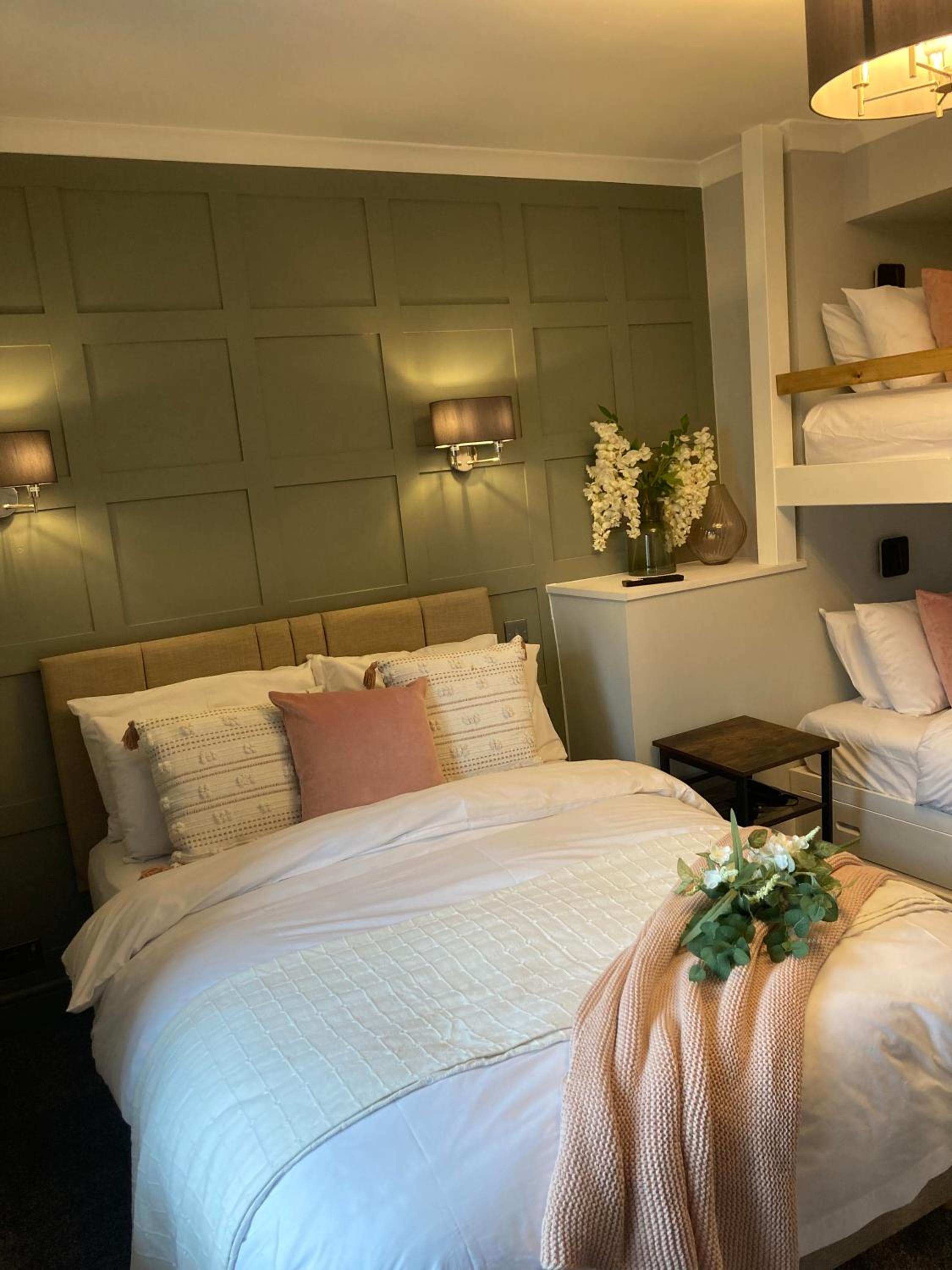 Deluxe Family Room - Photo 11