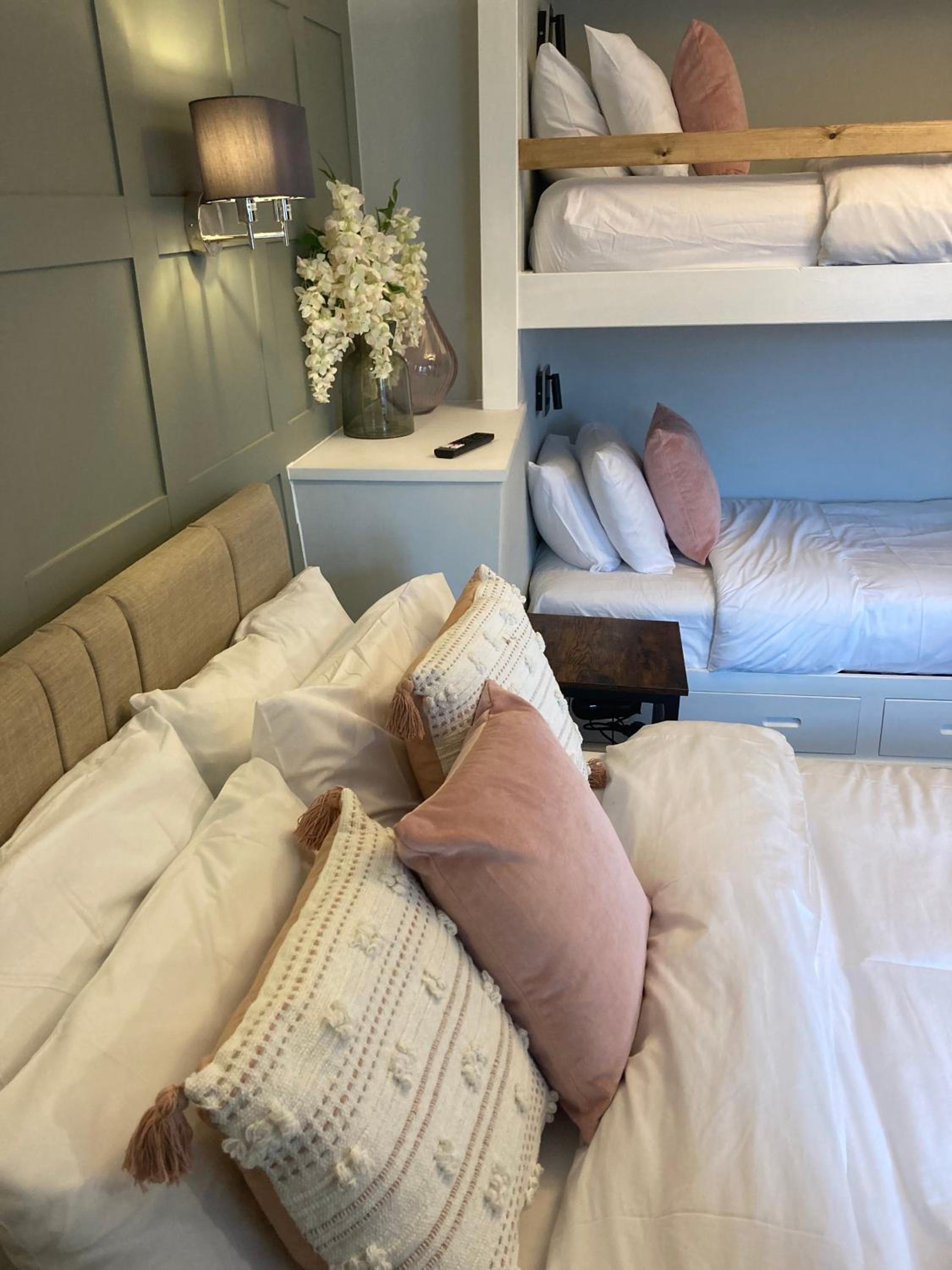Deluxe Family Room - Photo 19