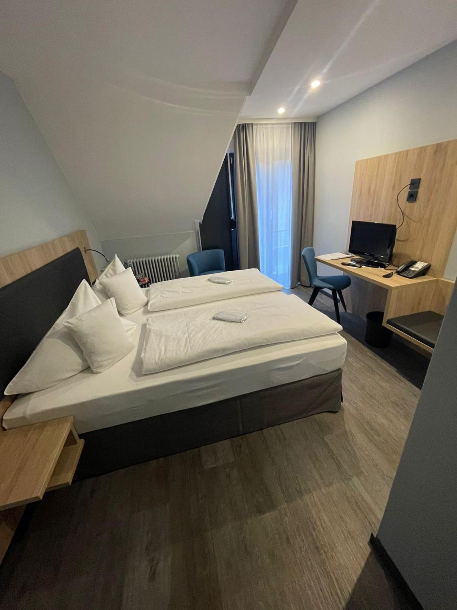 Standard Double Room - Photo 3