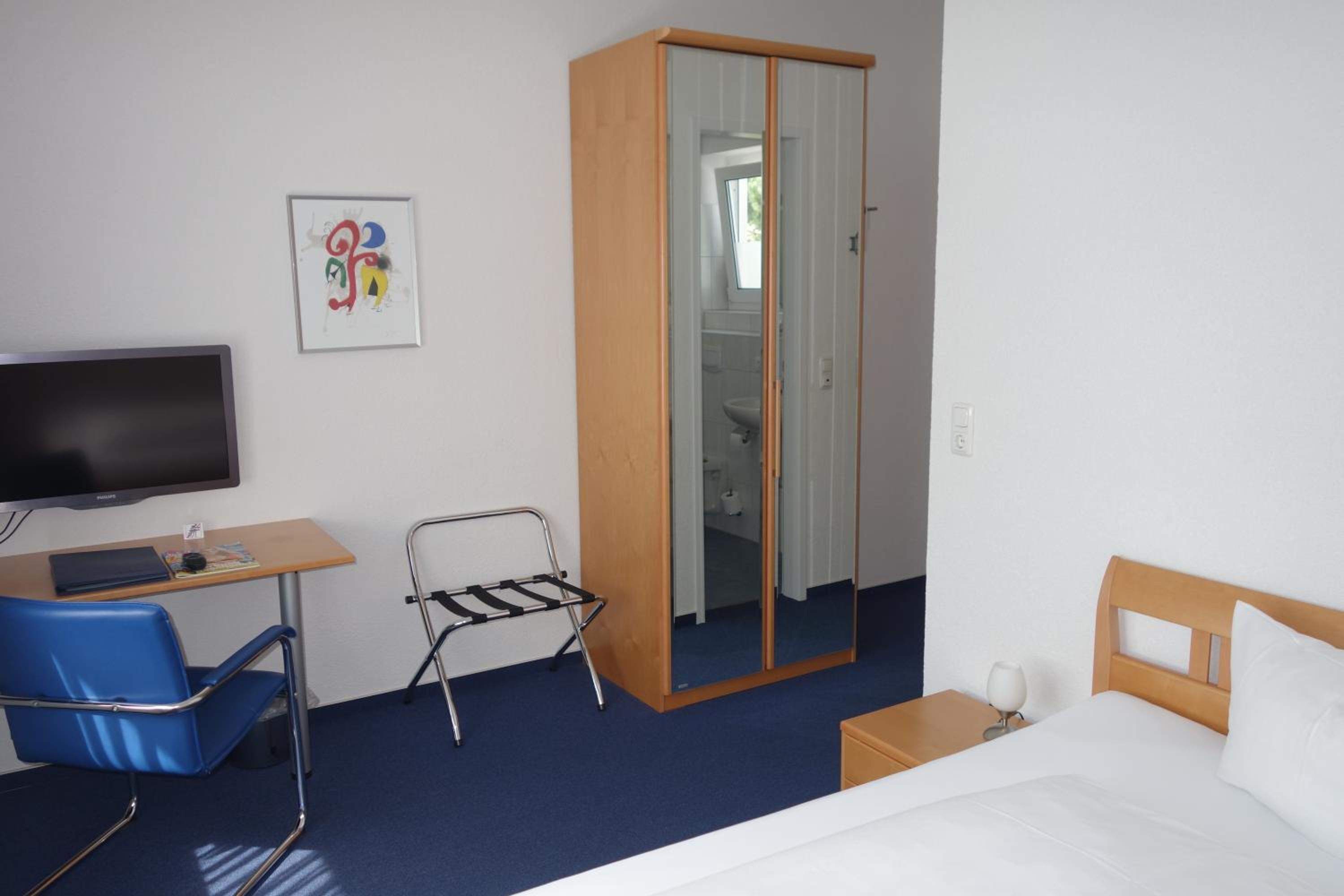 Double Room with queensize bed - Photo 5