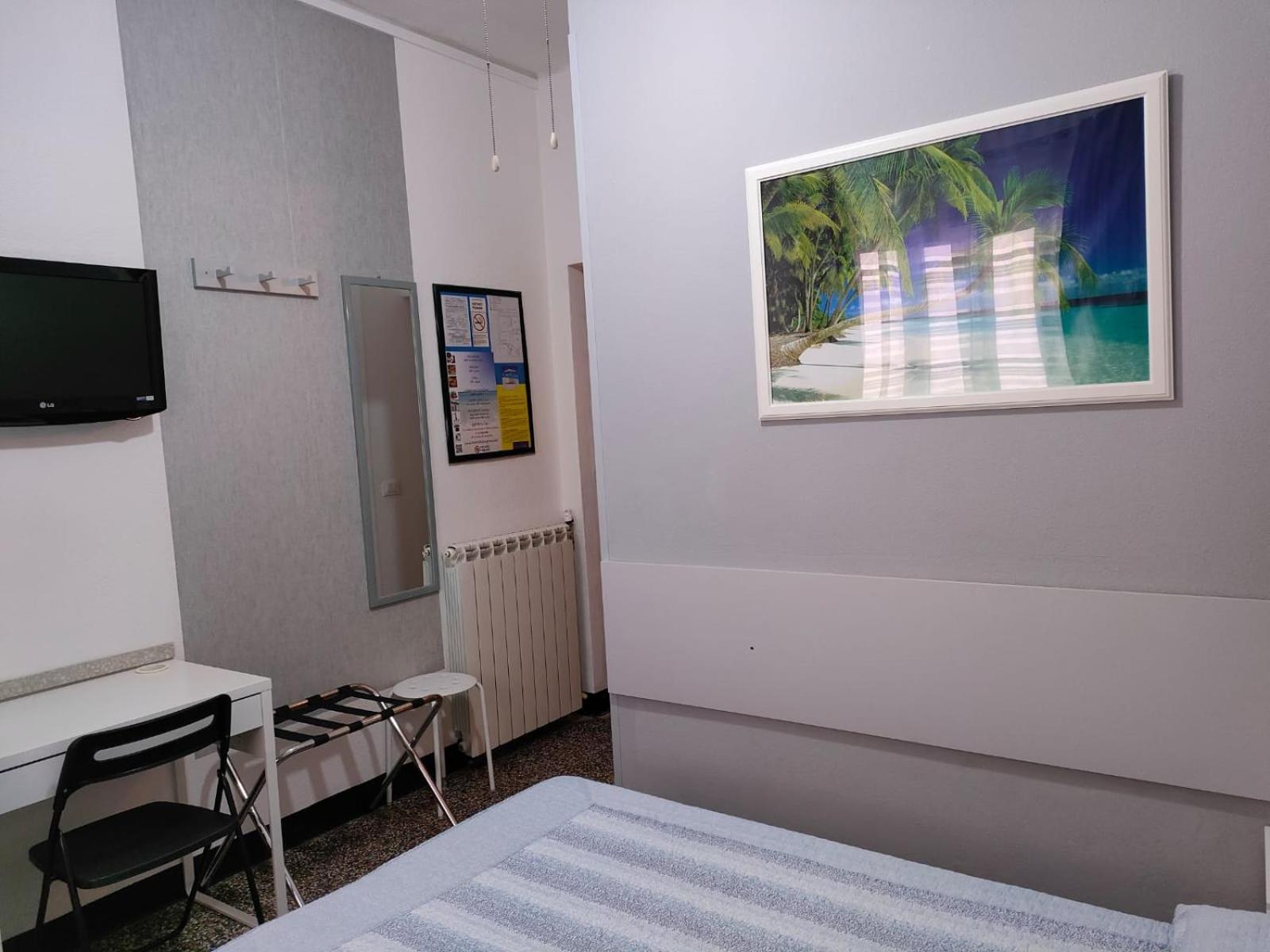 Single Room with Private Bathroom photo 2