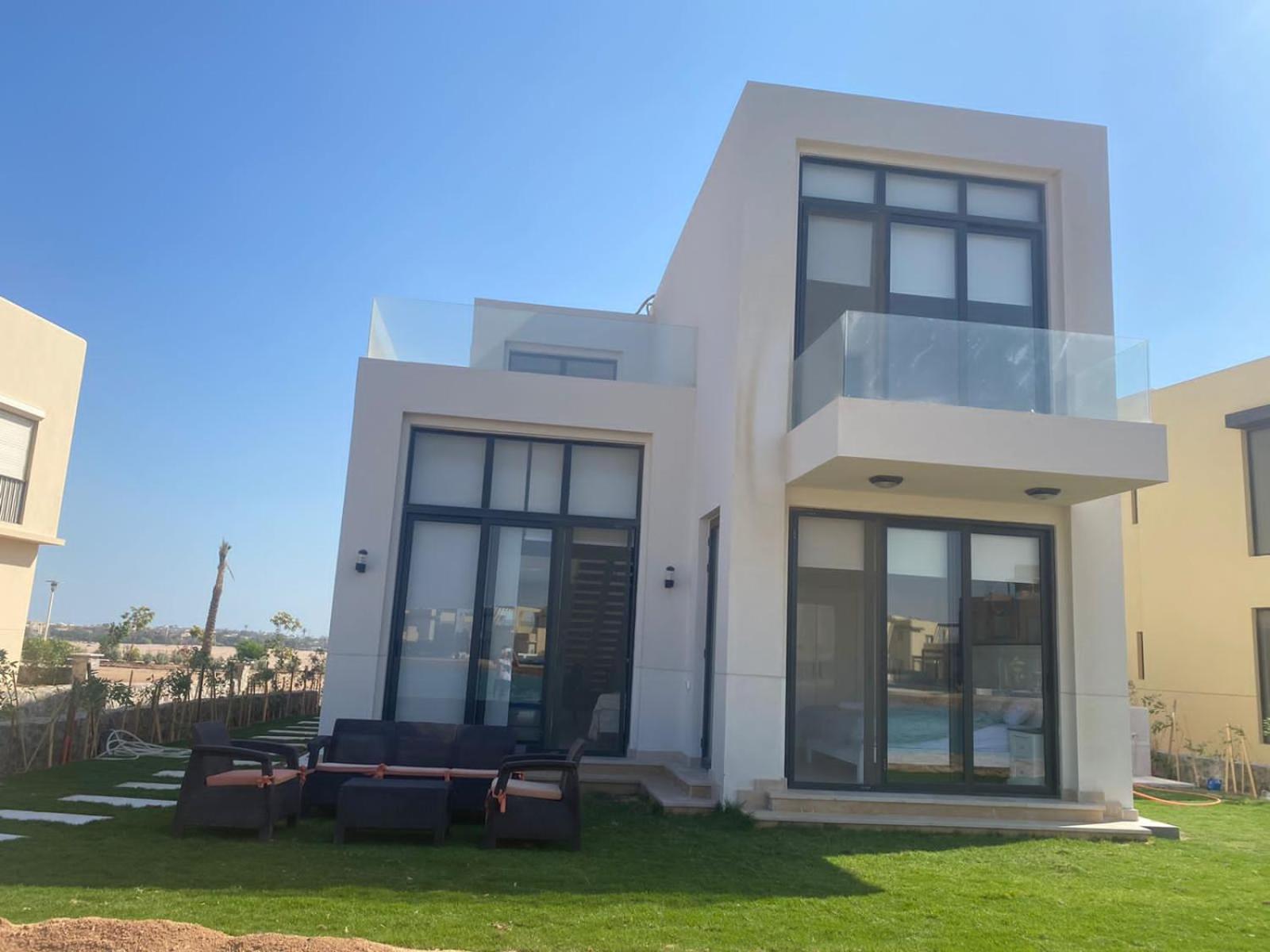 Villa - Photo 1