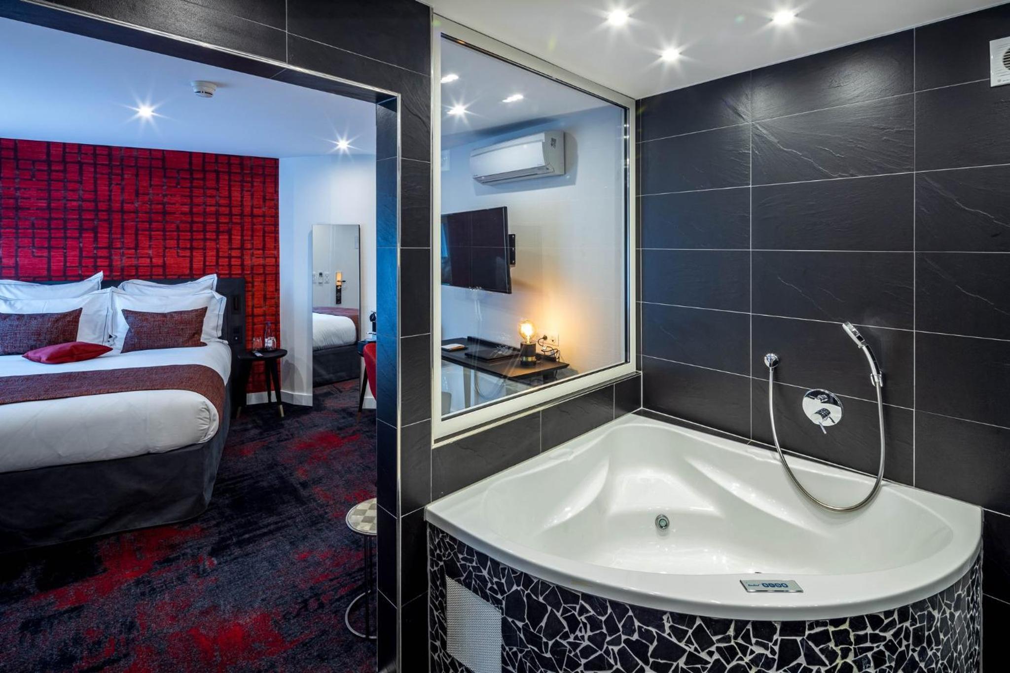 Double Room with Spa Bath - Photo 12