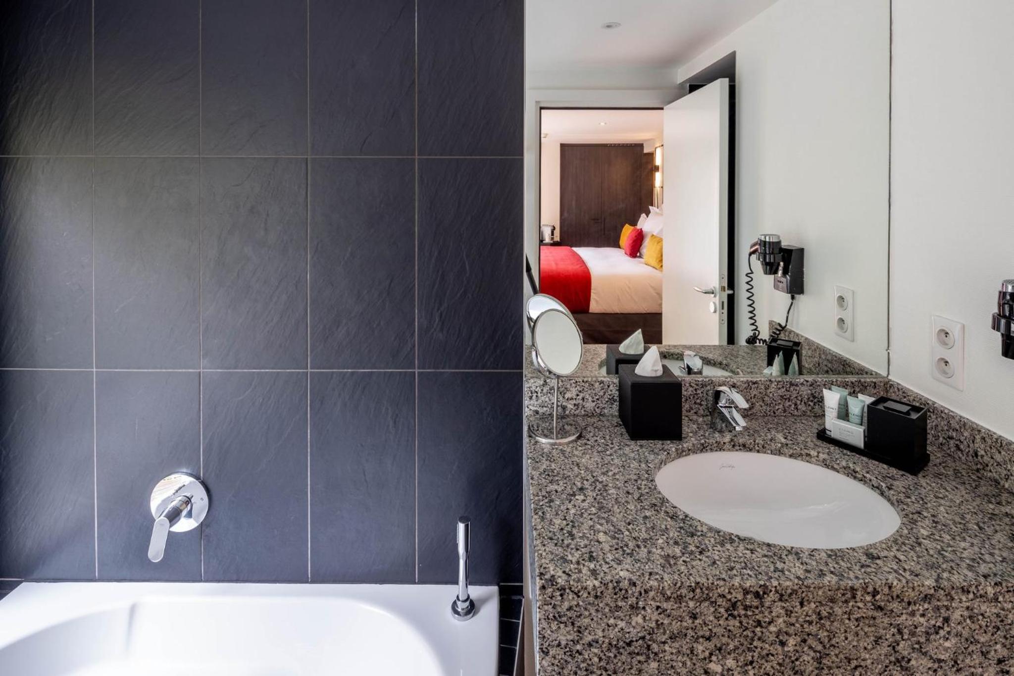 Double Room with Spa Bath - Photo 5