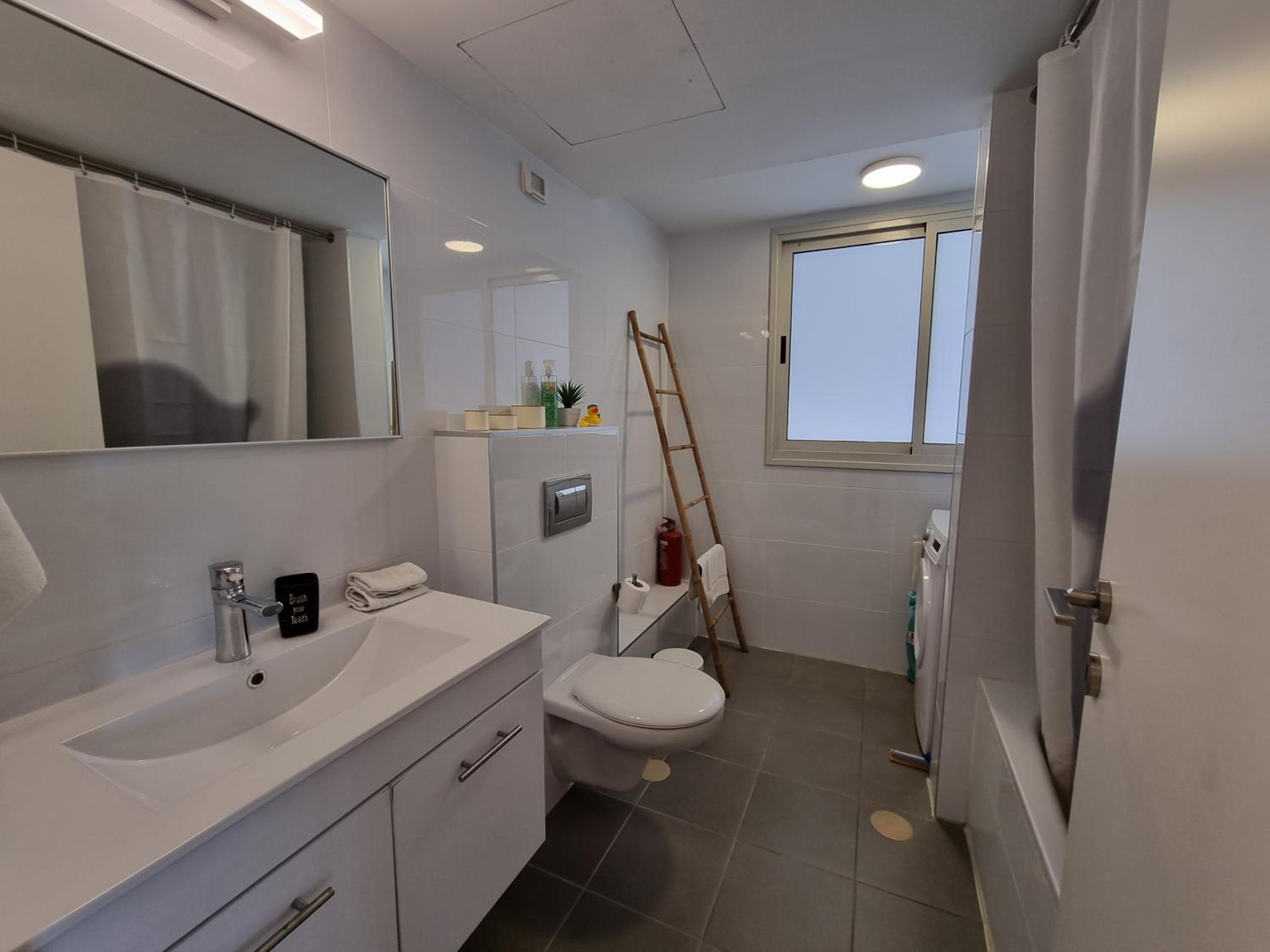 Apartment with Sea View - Photo 18