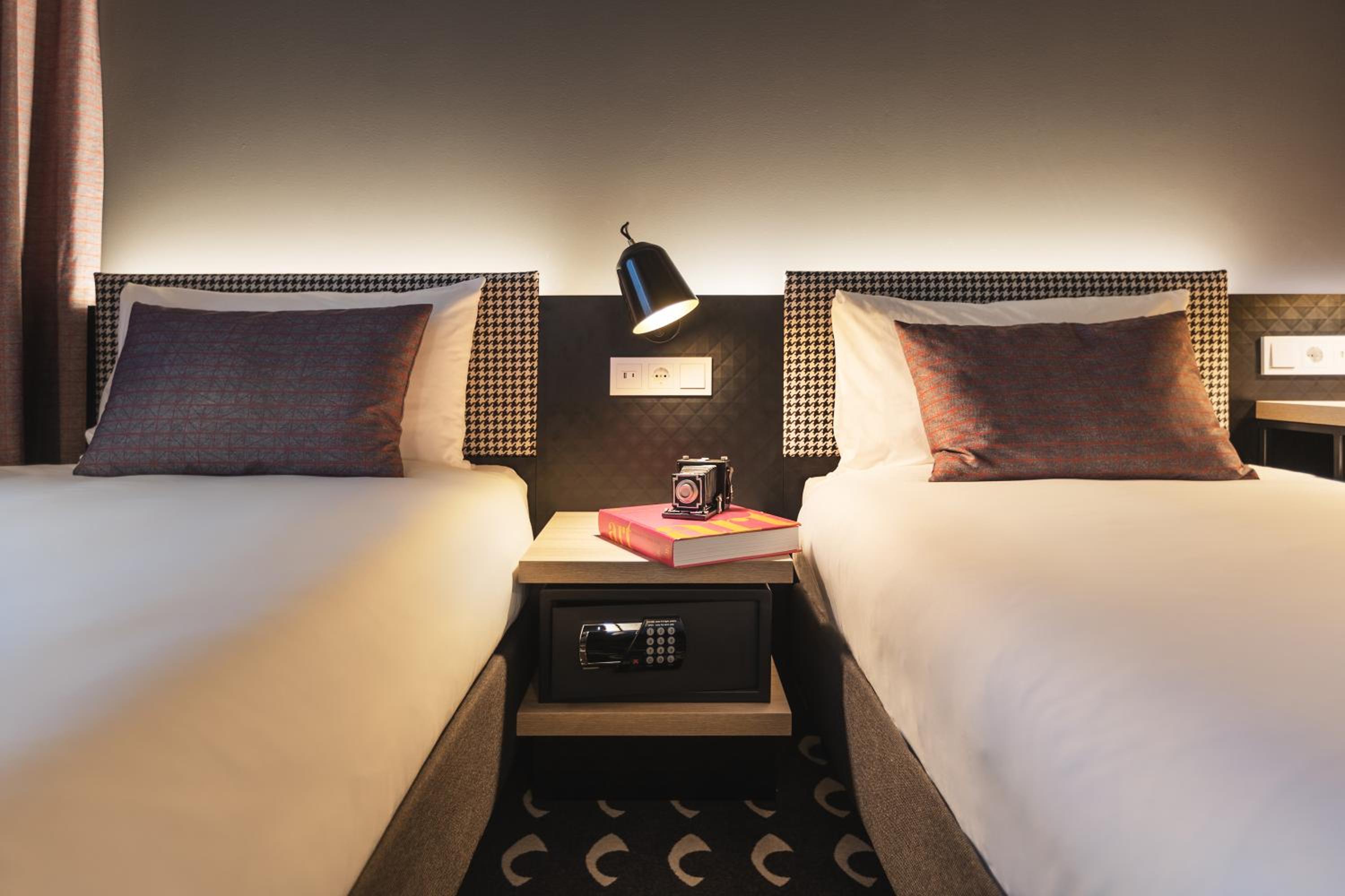 Standard Twin Room - Photo 1