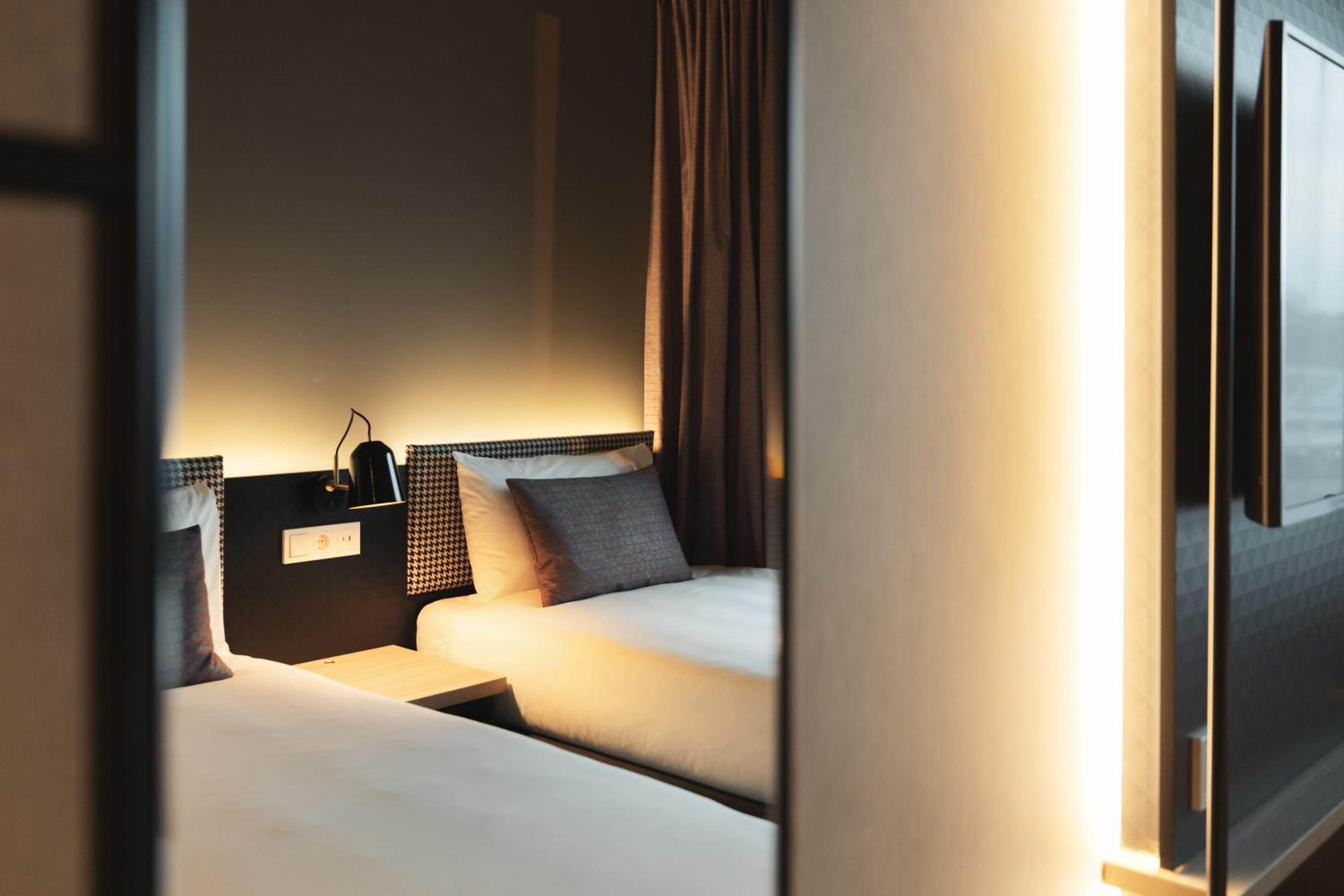 Standard Twin Room - Photo 4