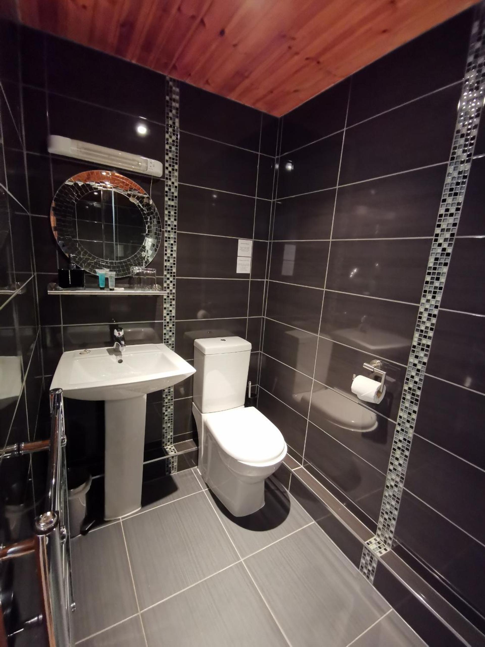 Small Double Room - Photo 4