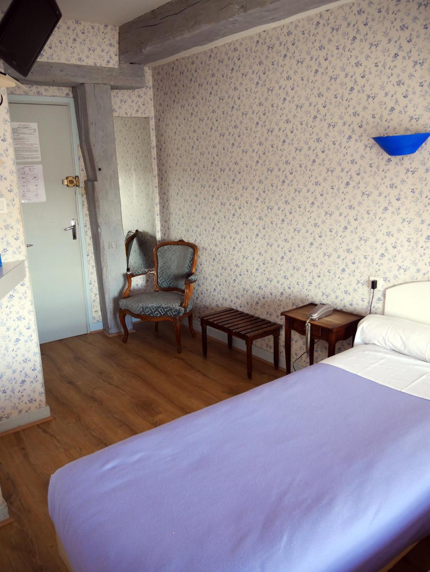 Quintuple Room